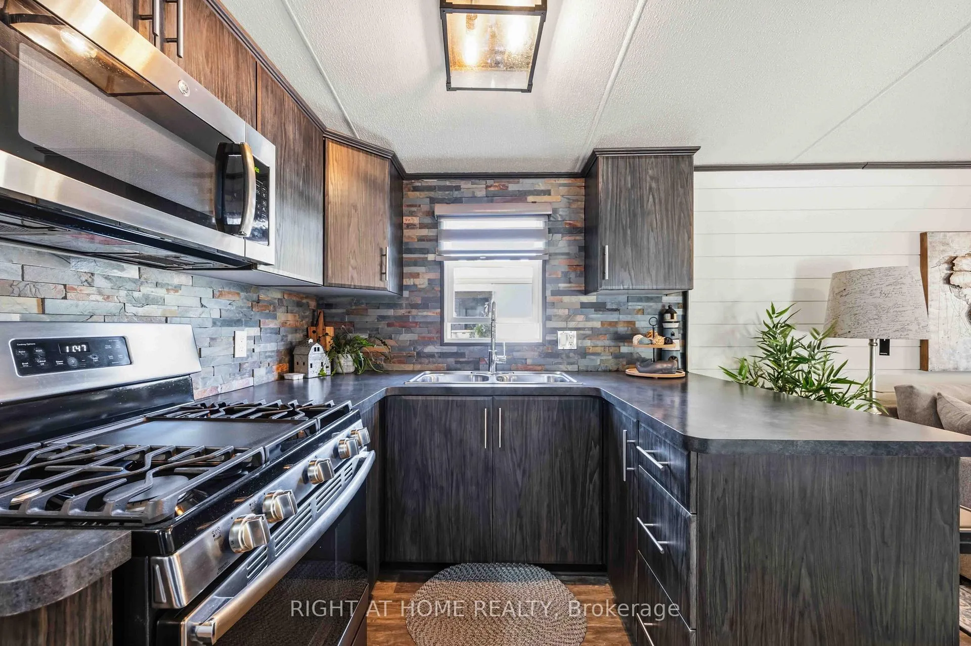 Photo 25 of 2891 Old Lakeshore Road, Sarnia — HOMEH
