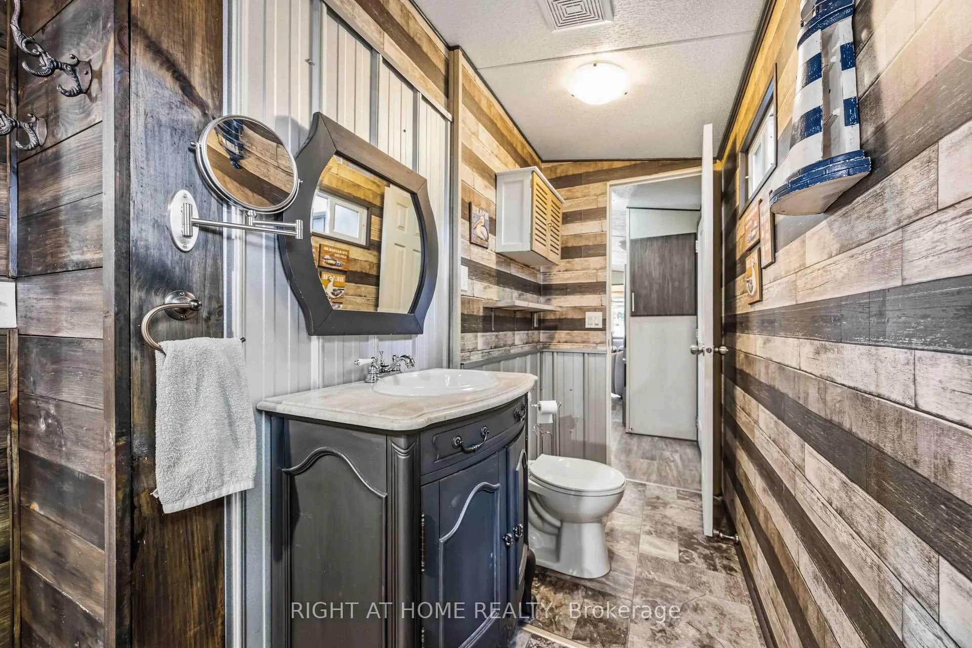 Photo 31 of 2891 Old Lakeshore Road, Sarnia — HOMEH