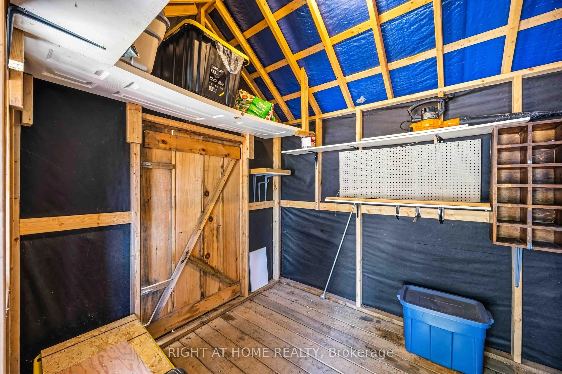 Photo 41 of 2891 Old Lakeshore Road, Sarnia — HOMEH