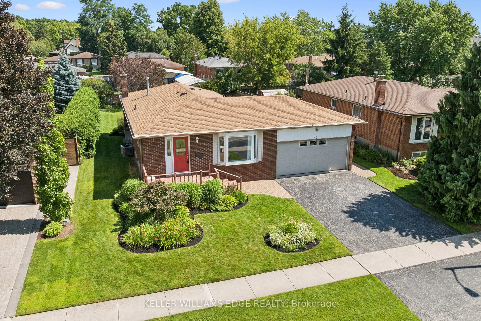 Photo 2 of 45 Milverton Close, Hamilton, Waterdown — HOMEH