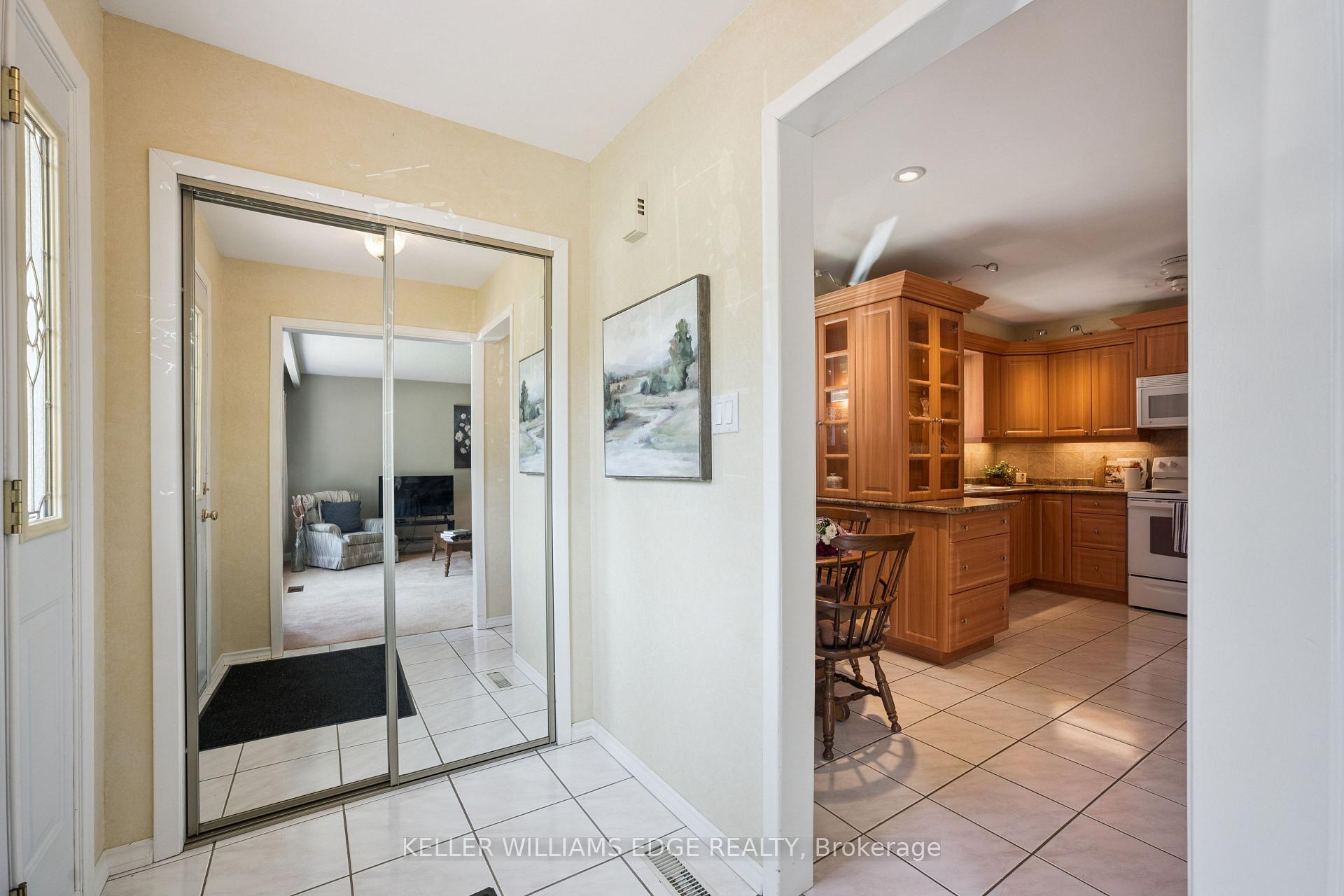 Photo 5 of 45 Milverton Close, Hamilton, Waterdown — HOMEH