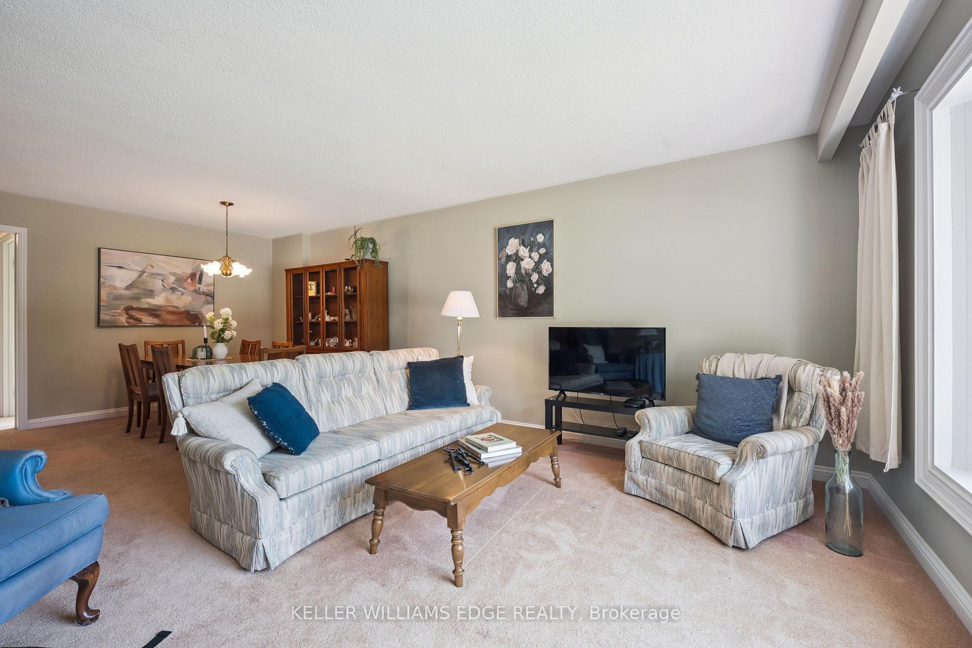 Photo 6 of 45 Milverton Close, Hamilton, Waterdown — HOMEH