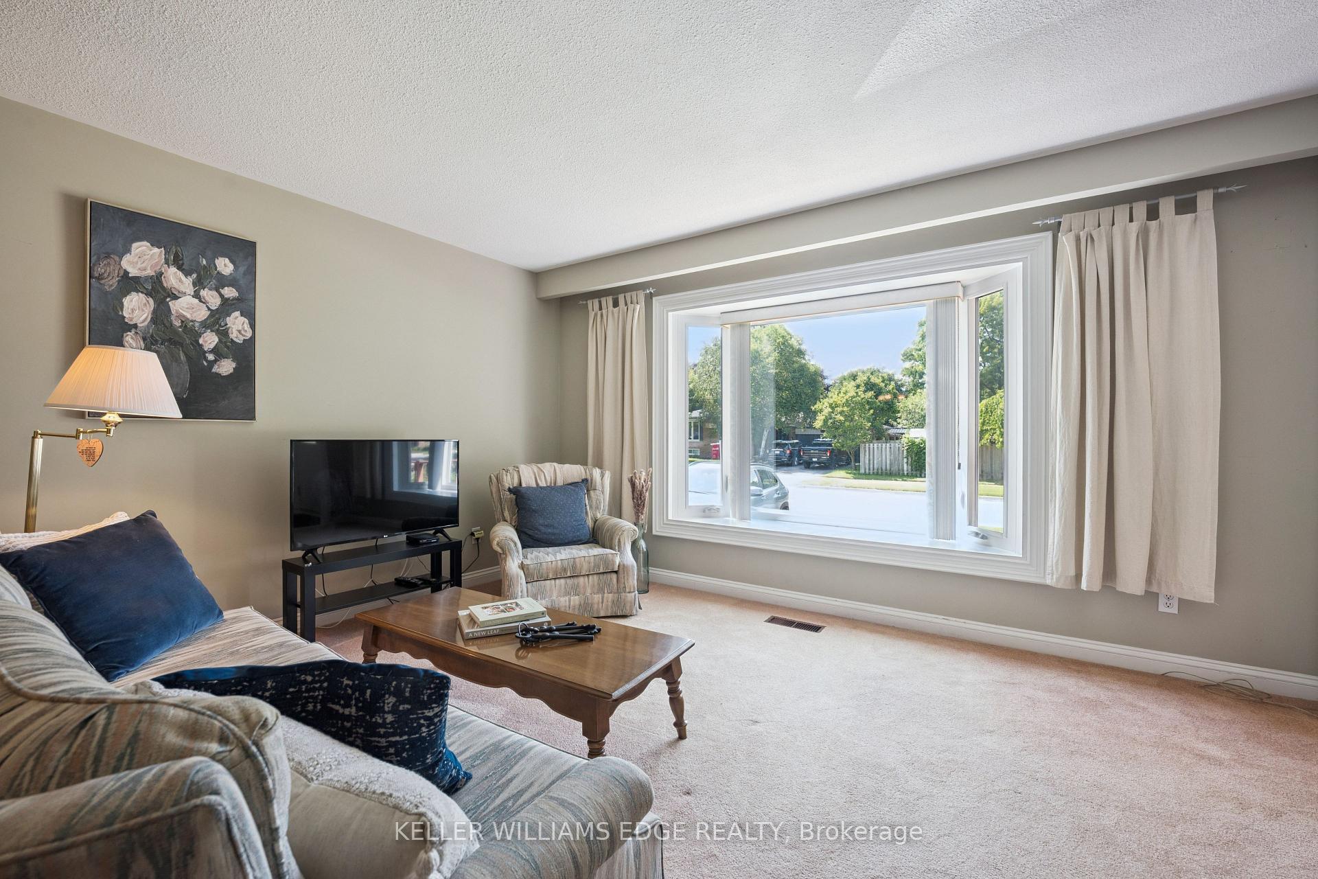 Photo 7 of 45 Milverton Close, Hamilton, Waterdown — HOMEH