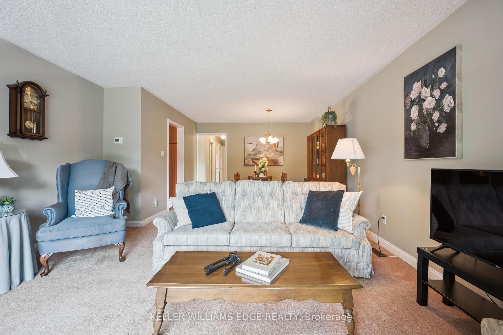Photo 9 of 45 Milverton Close, Hamilton, Waterdown — HOMEH