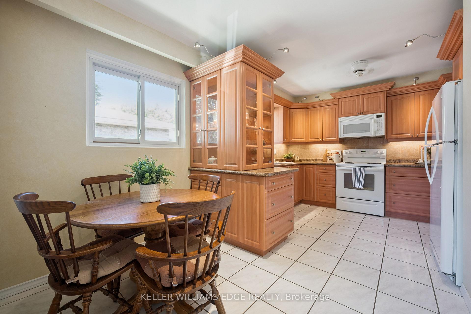 Photo 13 of 45 Milverton Close, Hamilton, Waterdown — HOMEH