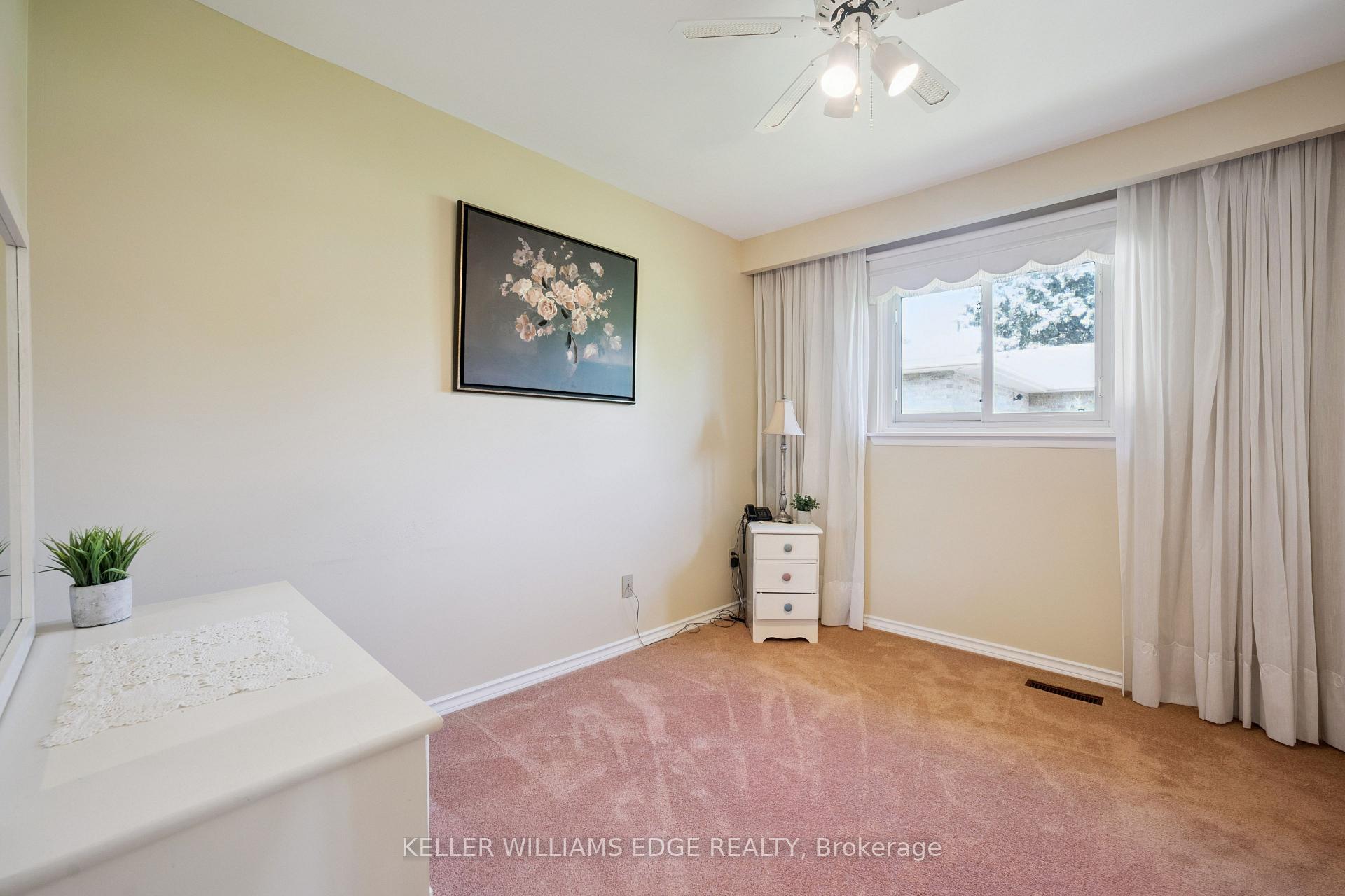 Photo 19 of 45 Milverton Close, Hamilton, Waterdown — HOMEH