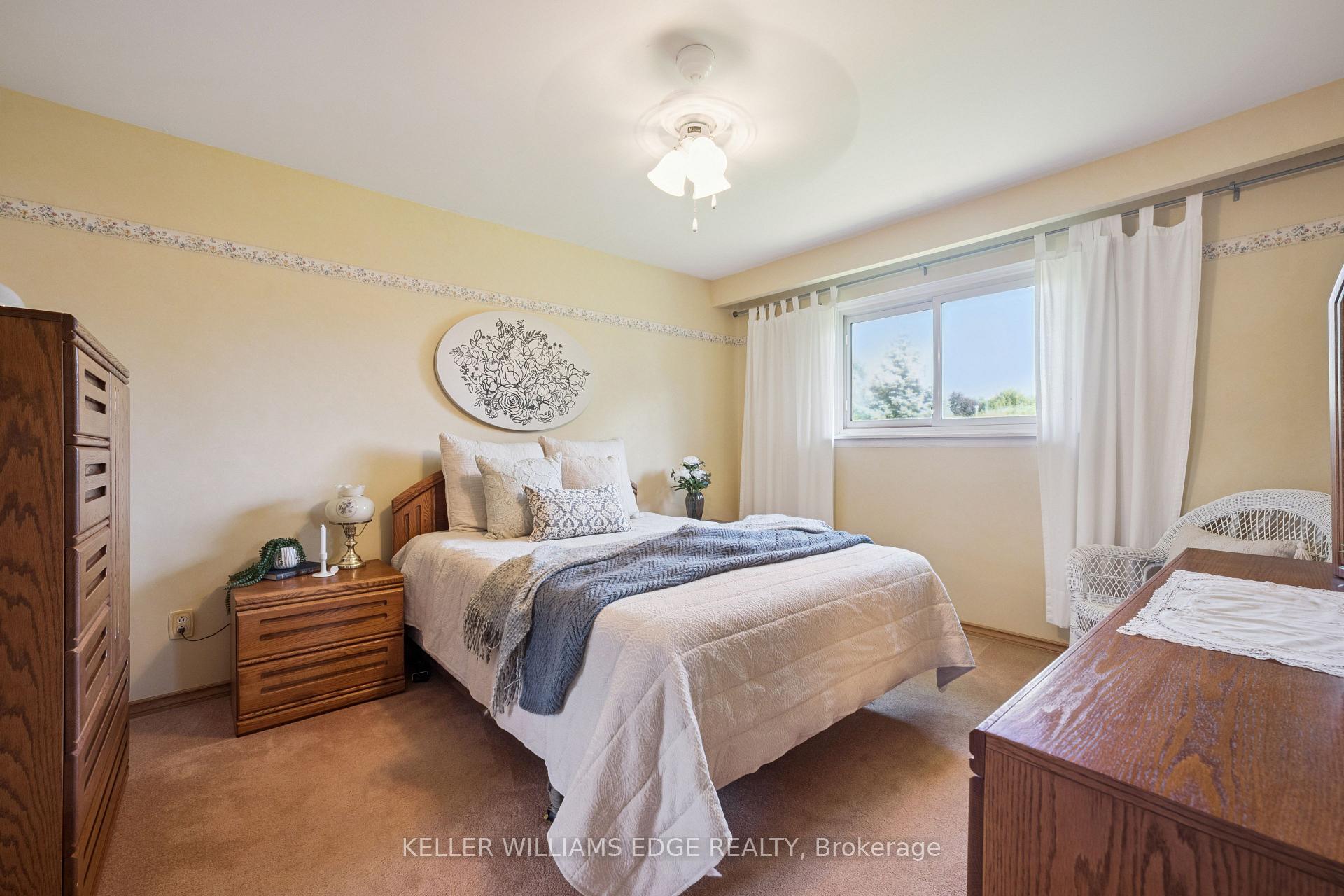 Photo 21 of 45 Milverton Close, Hamilton, Waterdown — HOMEH