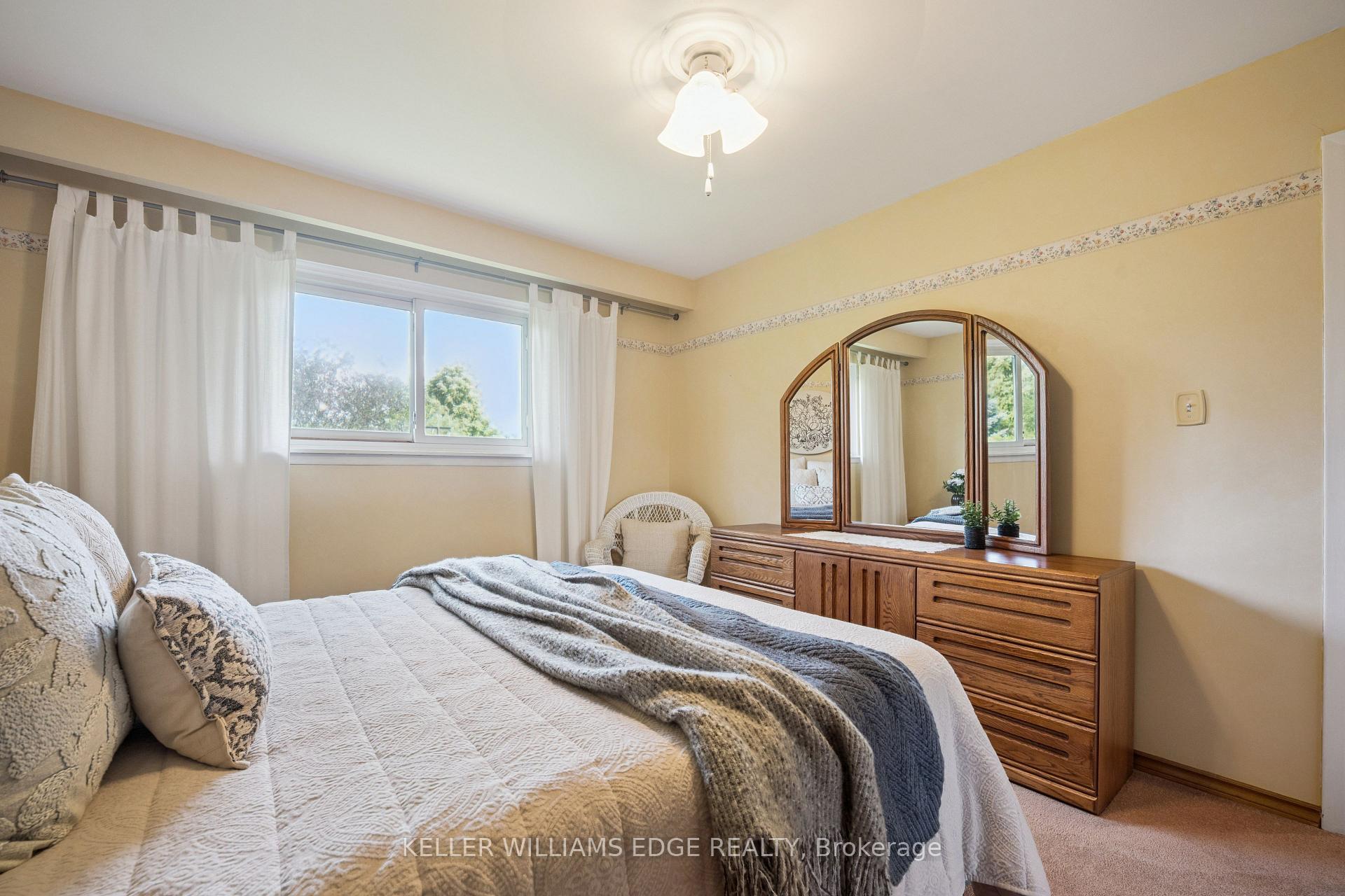 Photo 22 of 45 Milverton Close, Hamilton, Waterdown — HOMEH