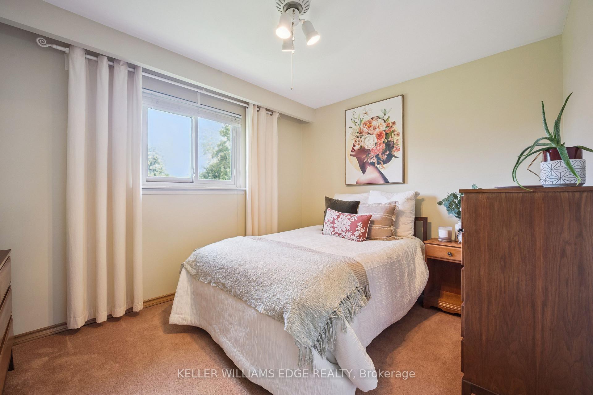 Photo 23 of 45 Milverton Close, Hamilton, Waterdown — HOMEH
