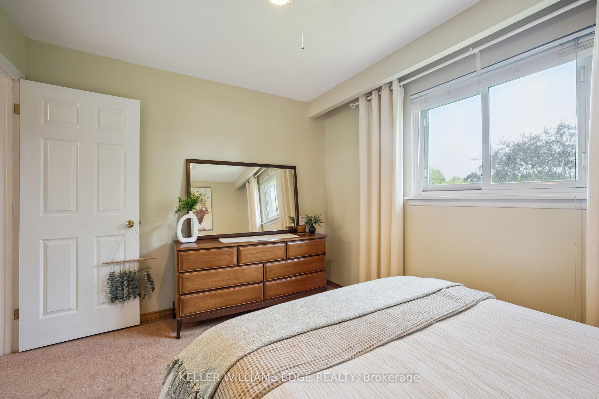 Photo 24 of 45 Milverton Close, Hamilton, Waterdown — HOMEH