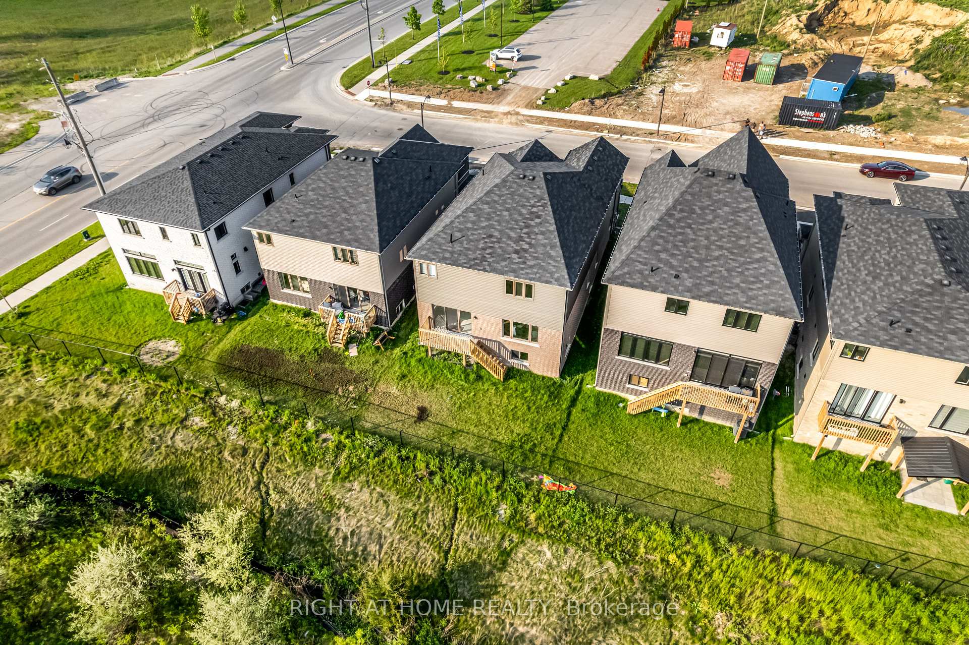 Photo 4 of 330 Gillespie Drive, Brantford, North Ward — HOMEH