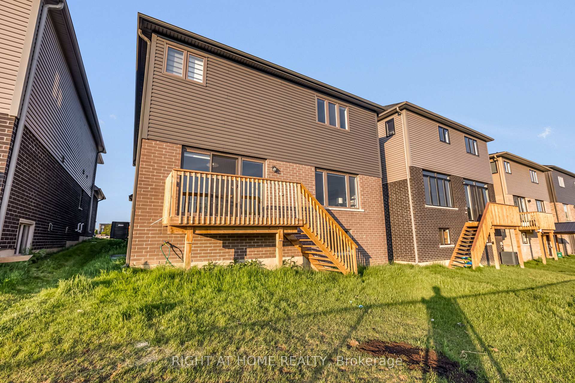 Photo 23 of 330 Gillespie Drive, Brantford, North Ward — HOMEH