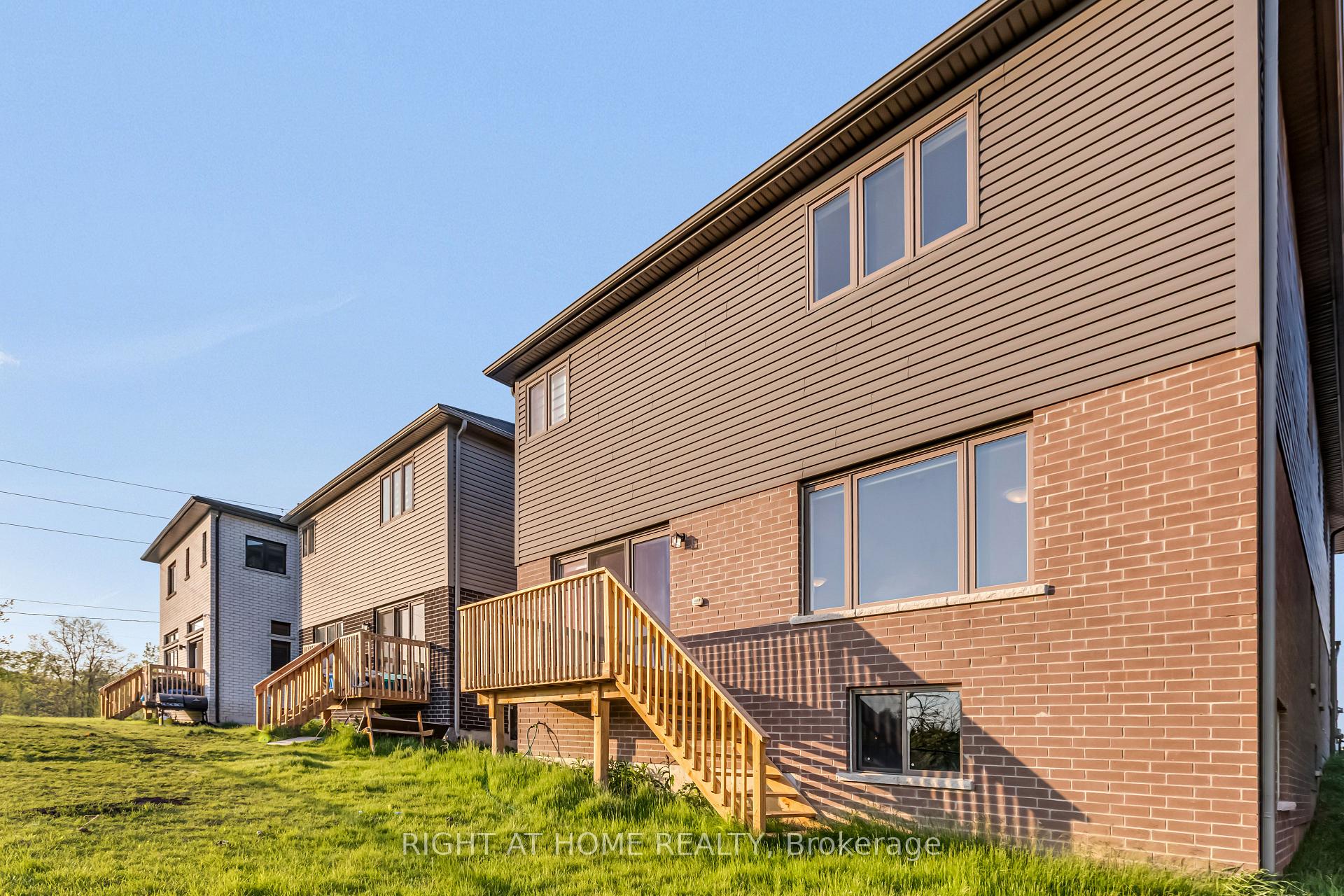 Photo 24 of 330 Gillespie Drive, Brantford, North Ward — HOMEH