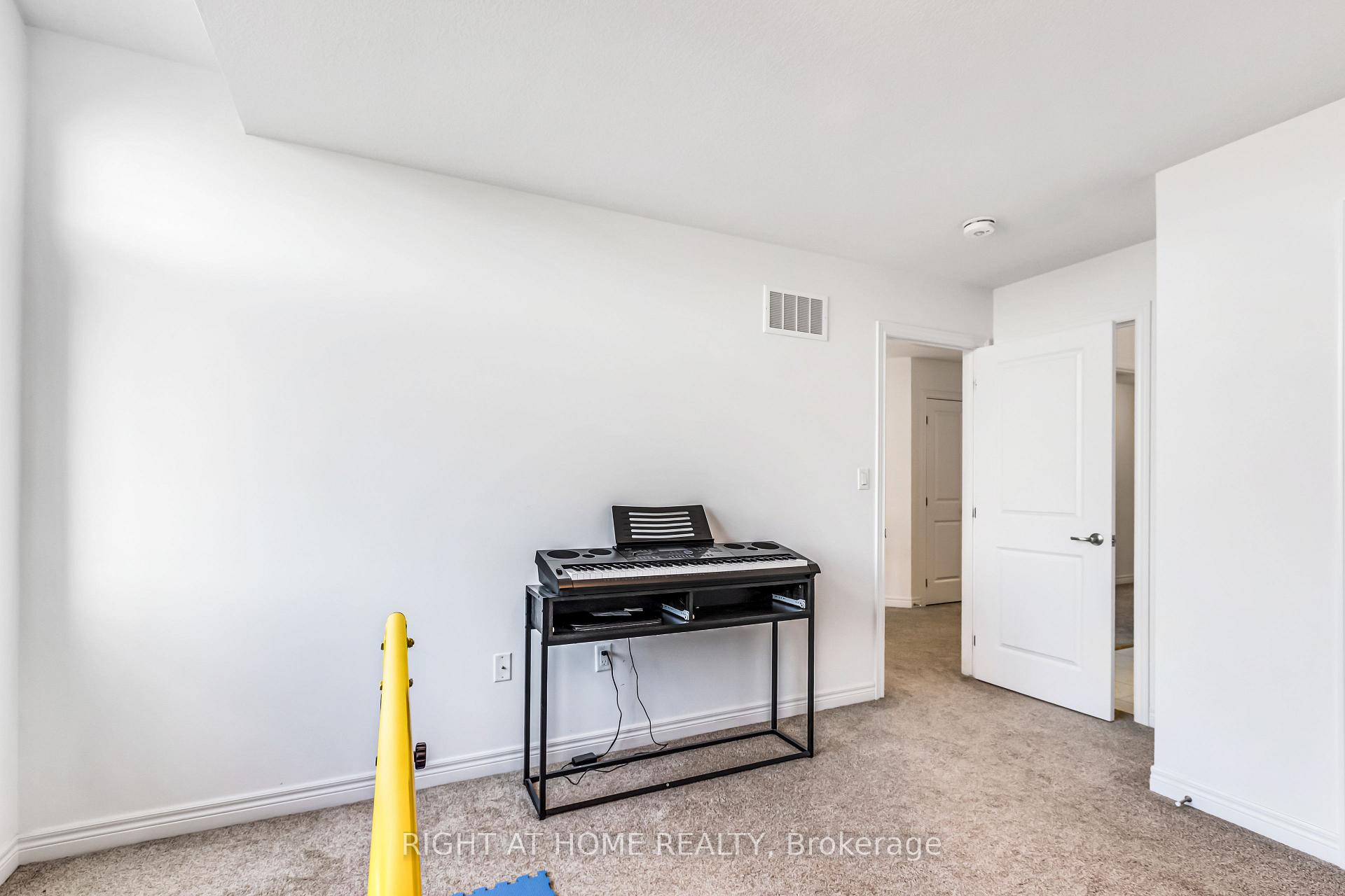 Photo 32 of 330 Gillespie Drive, Brantford, North Ward — HOMEH