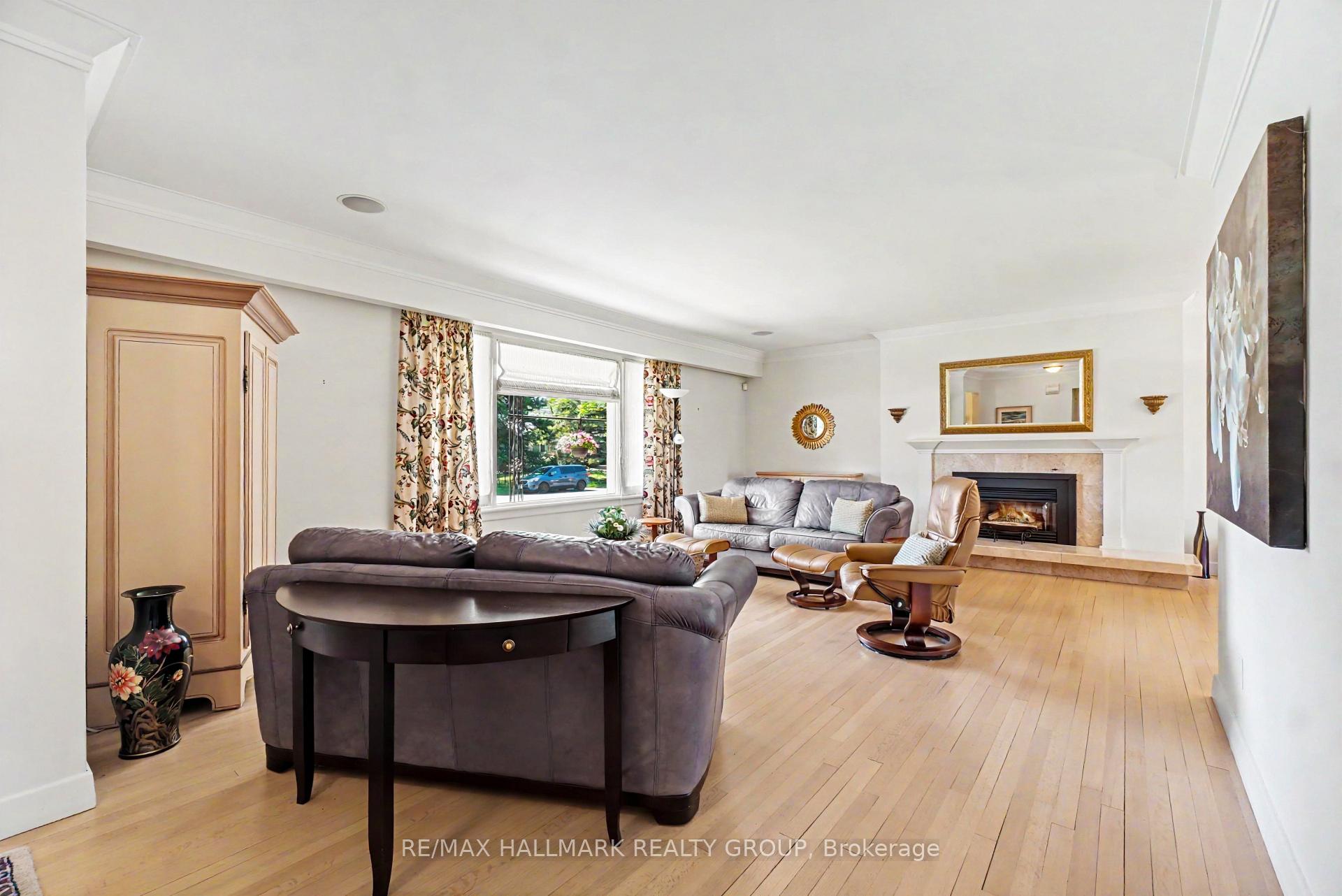 Photo 2 of 2009 Killarney Drive, Ottawa, McKellar Heights/Glabar Park — HOMEH