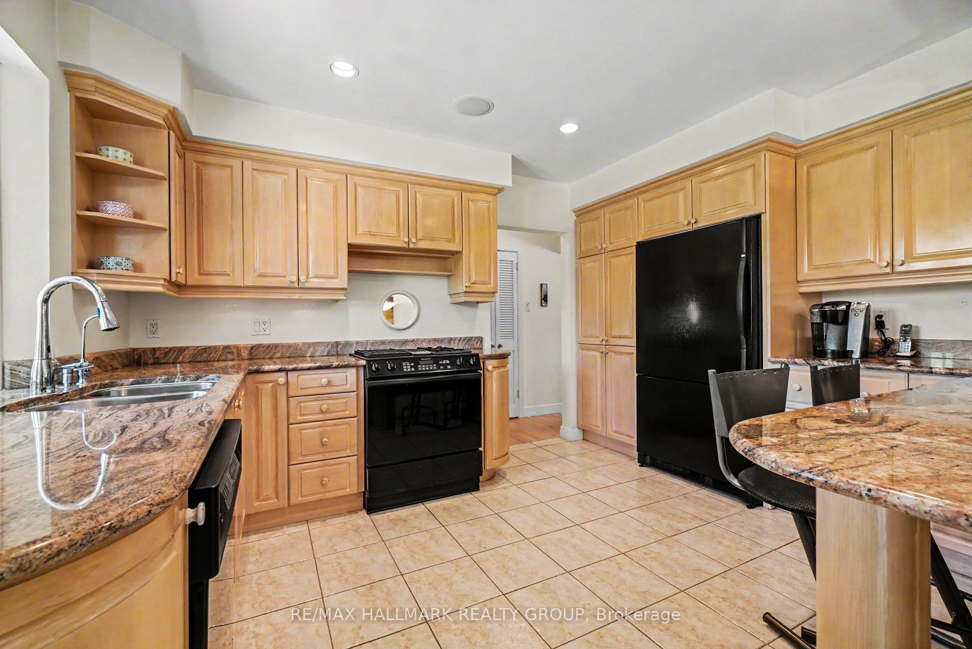 Photo 5 of 2009 Killarney Drive, Ottawa, McKellar Heights/Glabar Park — HOMEH