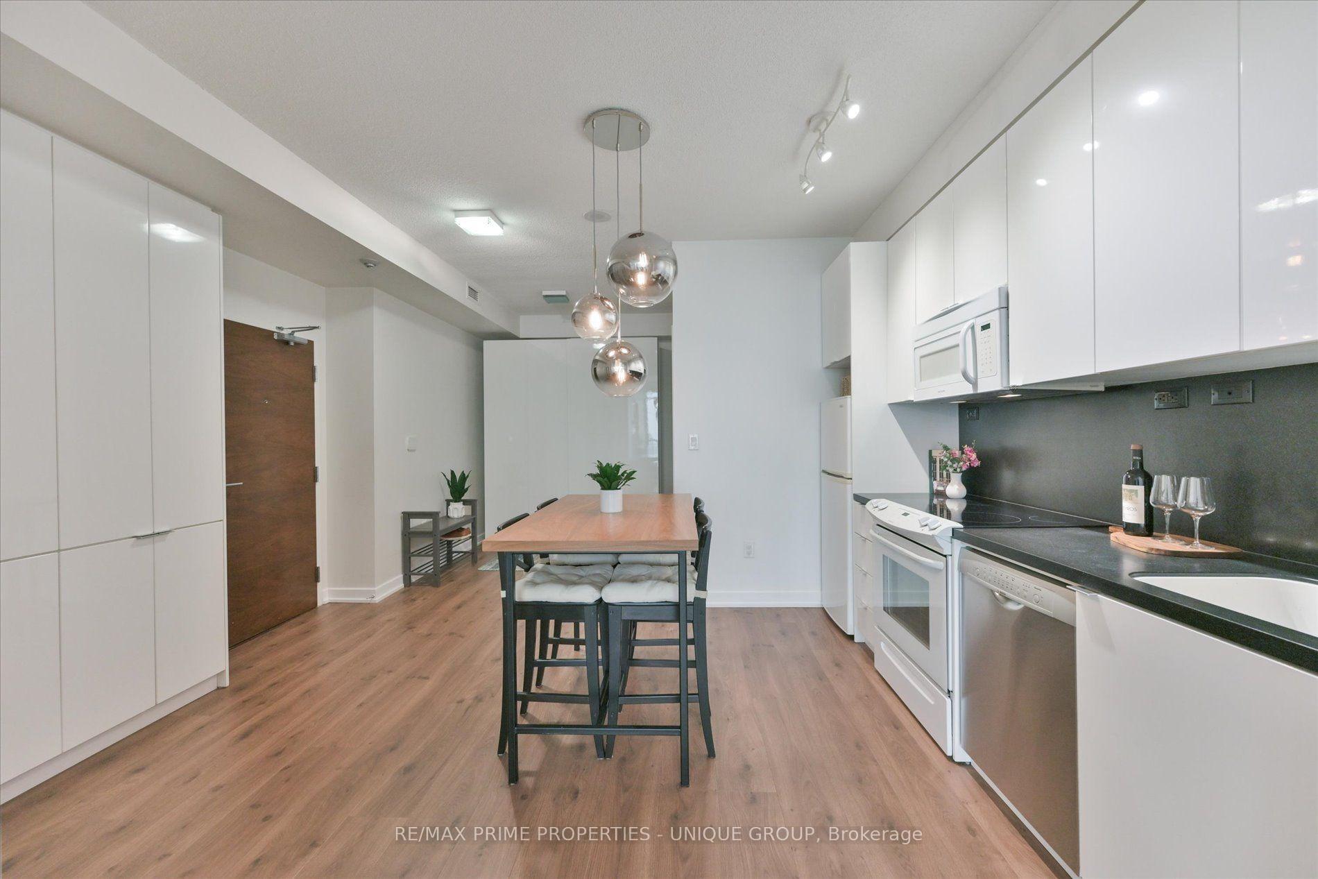 Photo 3 of Unit 3508, 15 Iceboat Terrace, Toronto, Waterfront Communities — HOMEH