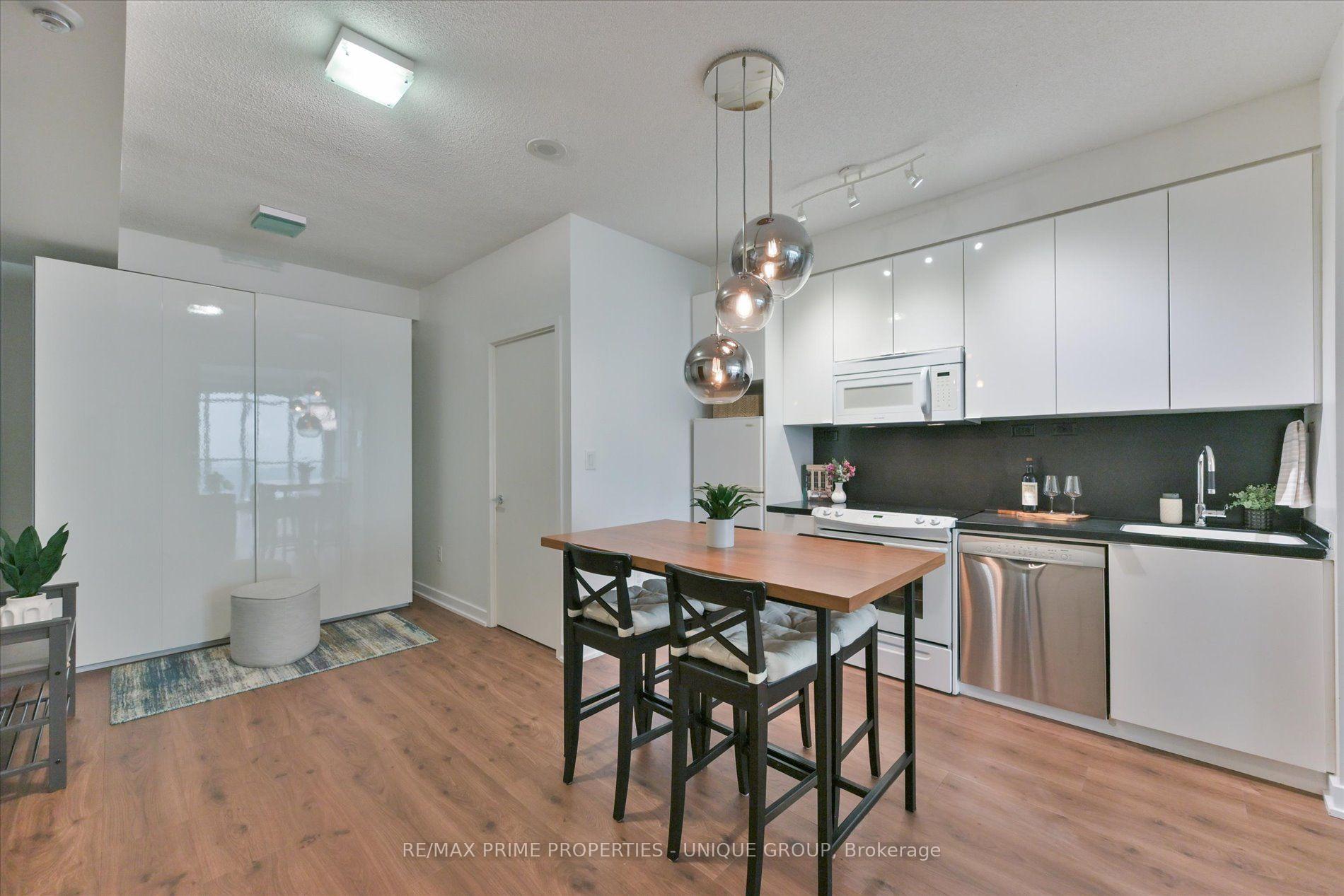 Photo 5 of Unit 3508, 15 Iceboat Terrace, Toronto, Waterfront Communities — HOMEH