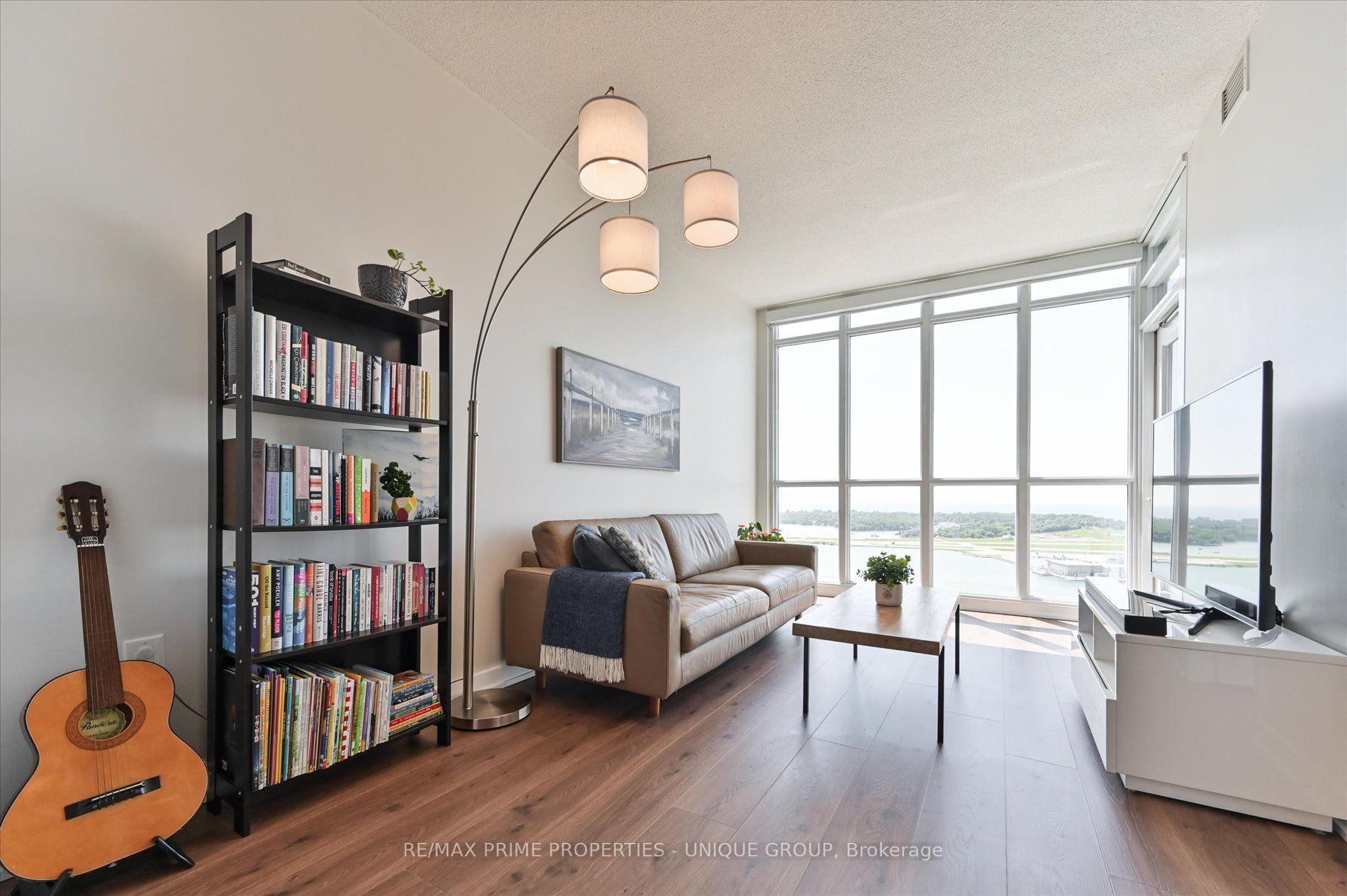 Photo 8 of Unit 3508, 15 Iceboat Terrace, Toronto, Waterfront Communities — HOMEH