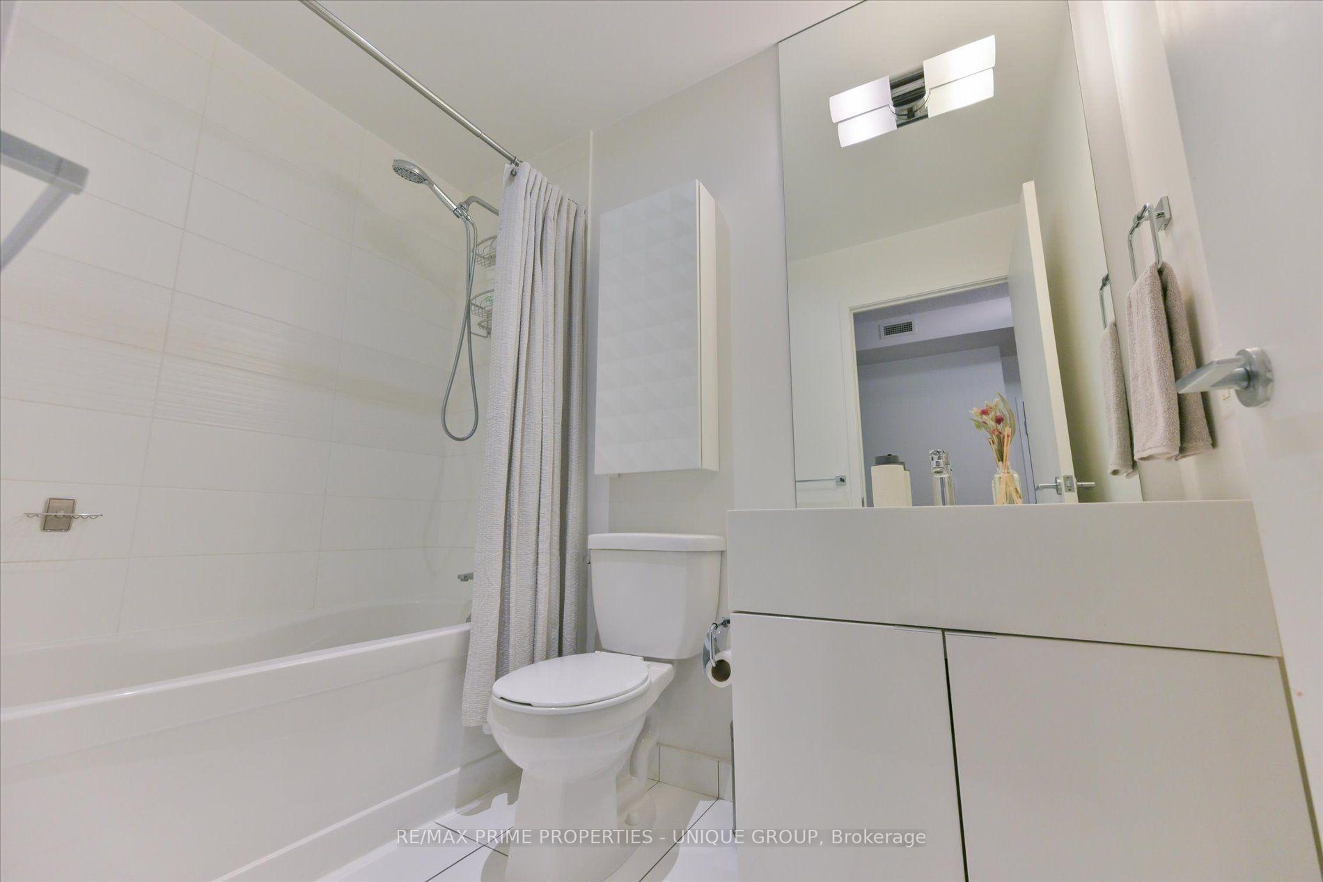 Photo 16 of Unit 3508, 15 Iceboat Terrace, Toronto, Waterfront Communities — HOMEH