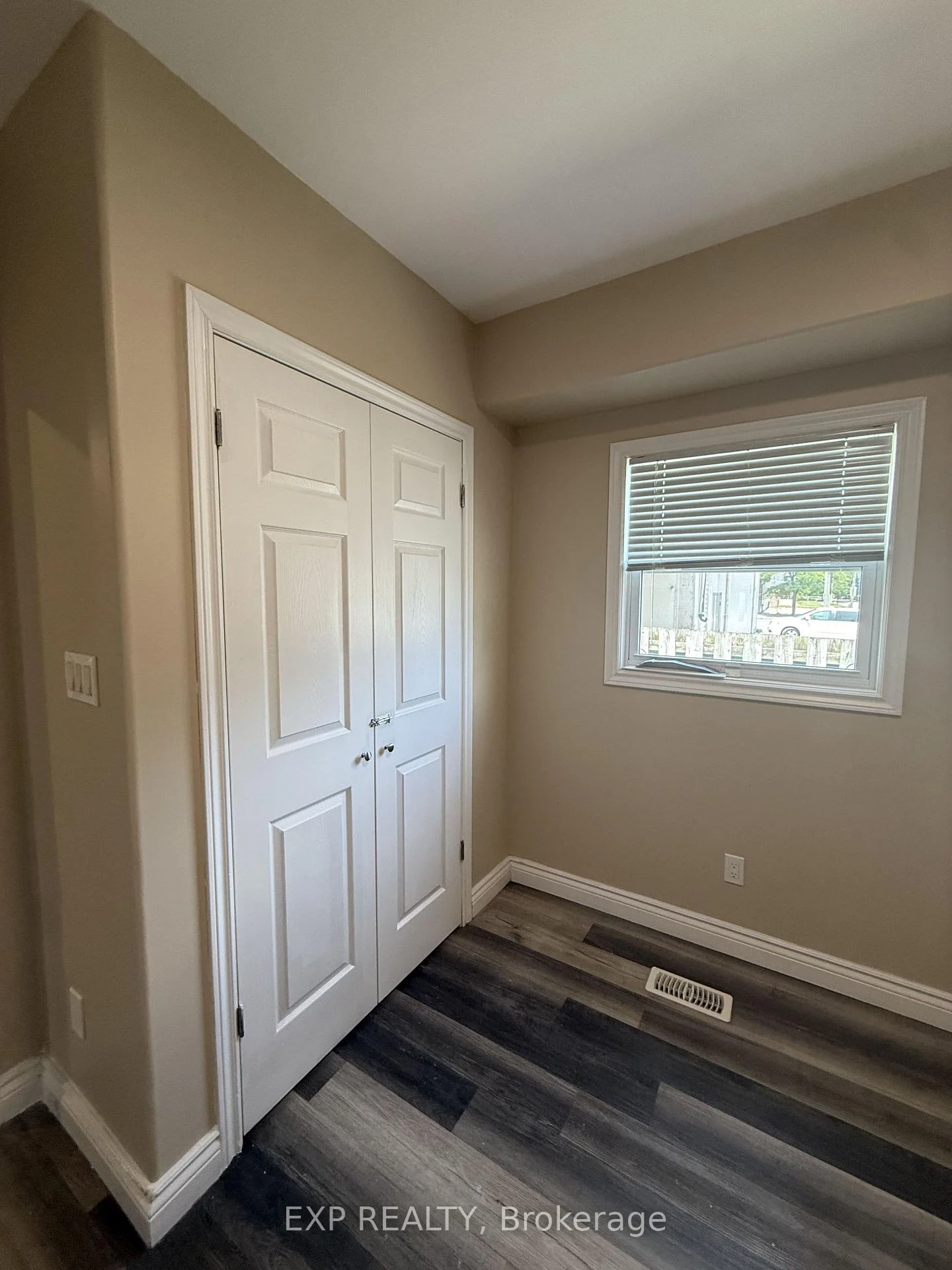 Photo 6 of 33 Concord Avenue, St. Catharines, Facer — HOMEH