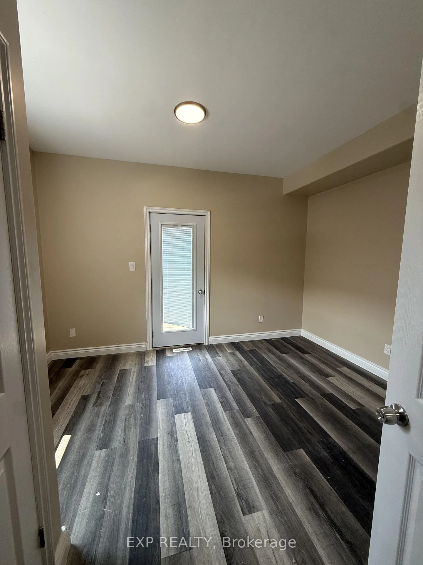 Photo 9 of 33 Concord Avenue, St. Catharines, Facer — HOMEH