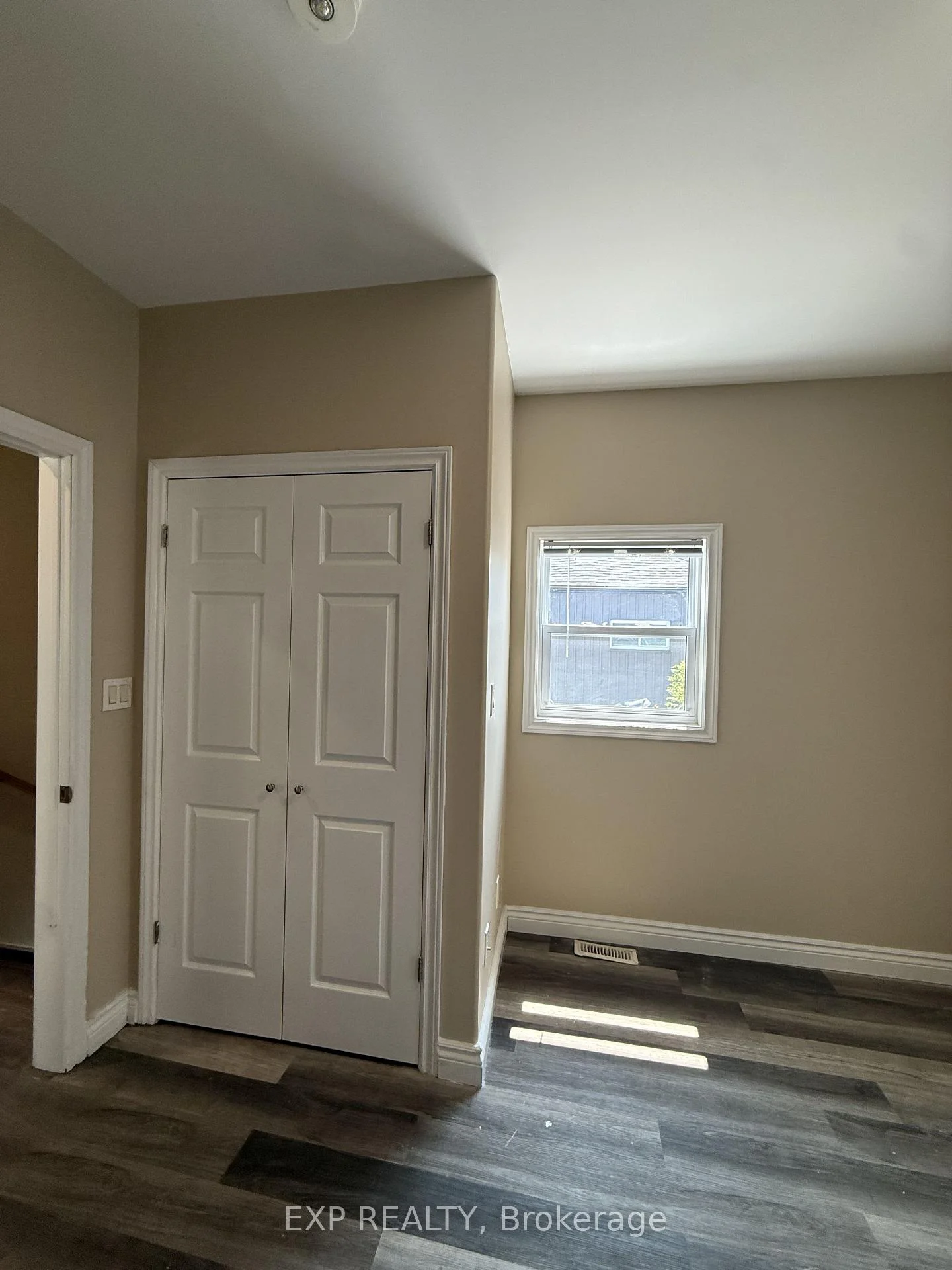 Photo 13 of 33 Concord Avenue, St. Catharines, Facer — HOMEH