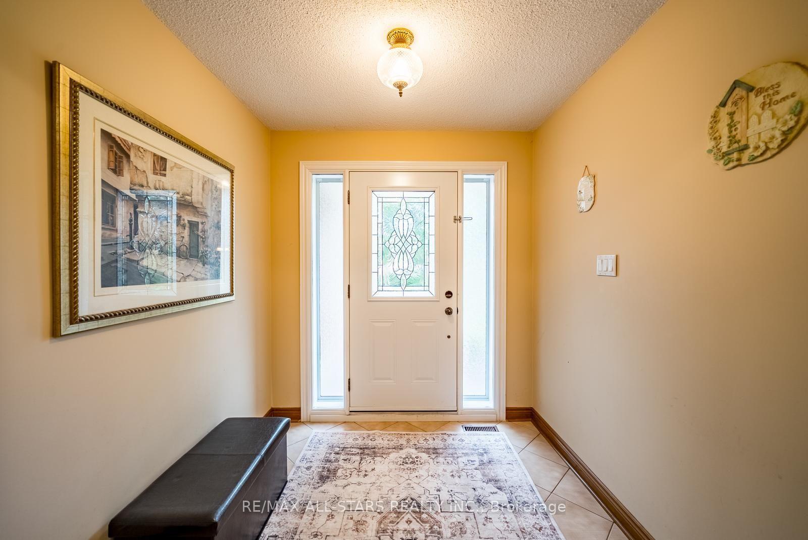 Photo 5 of 112 Jimston Drive, Markham, Milliken Mills East — HOMEH