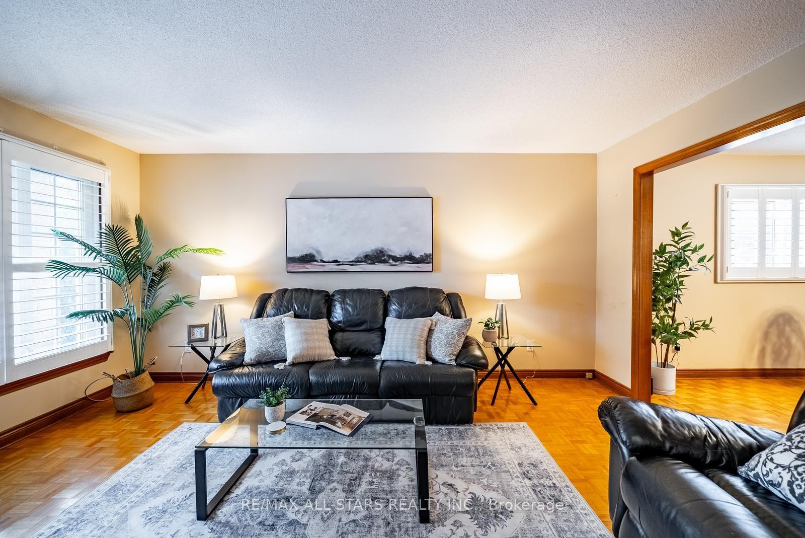 Photo 7 of 112 Jimston Drive, Markham, Milliken Mills East — HOMEH