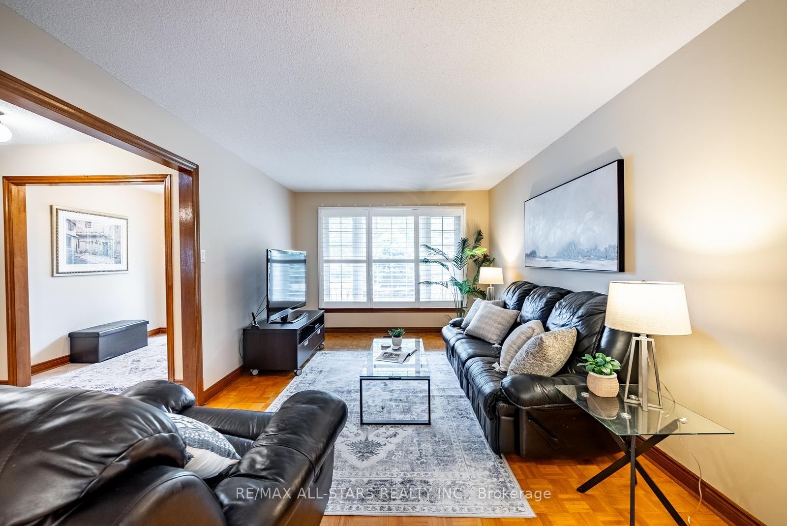 Photo 8 of 112 Jimston Drive, Markham, Milliken Mills East — HOMEH