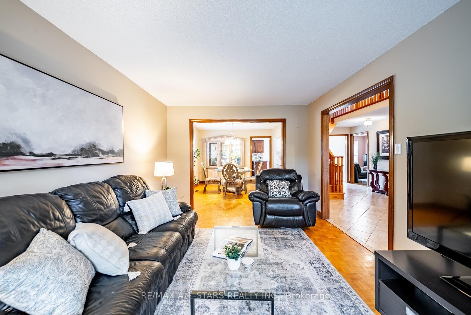 Photo 9 of 112 Jimston Drive, Markham, Milliken Mills East — HOMEH