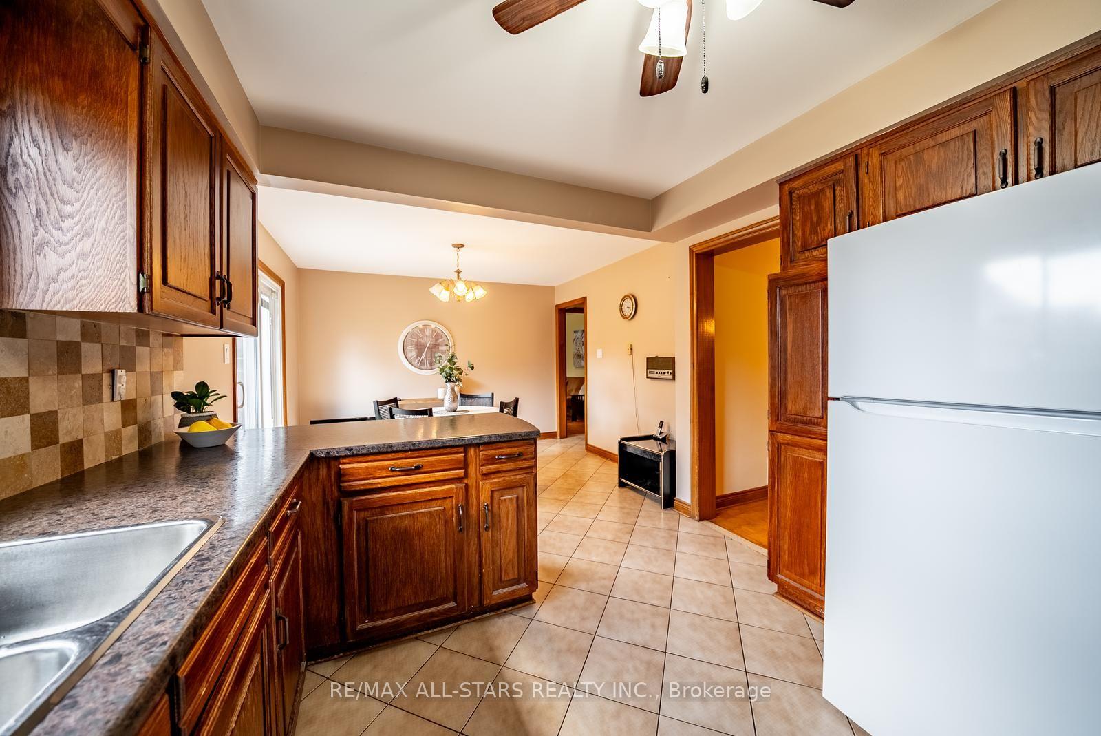 Photo 12 of 112 Jimston Drive, Markham, Milliken Mills East — HOMEH