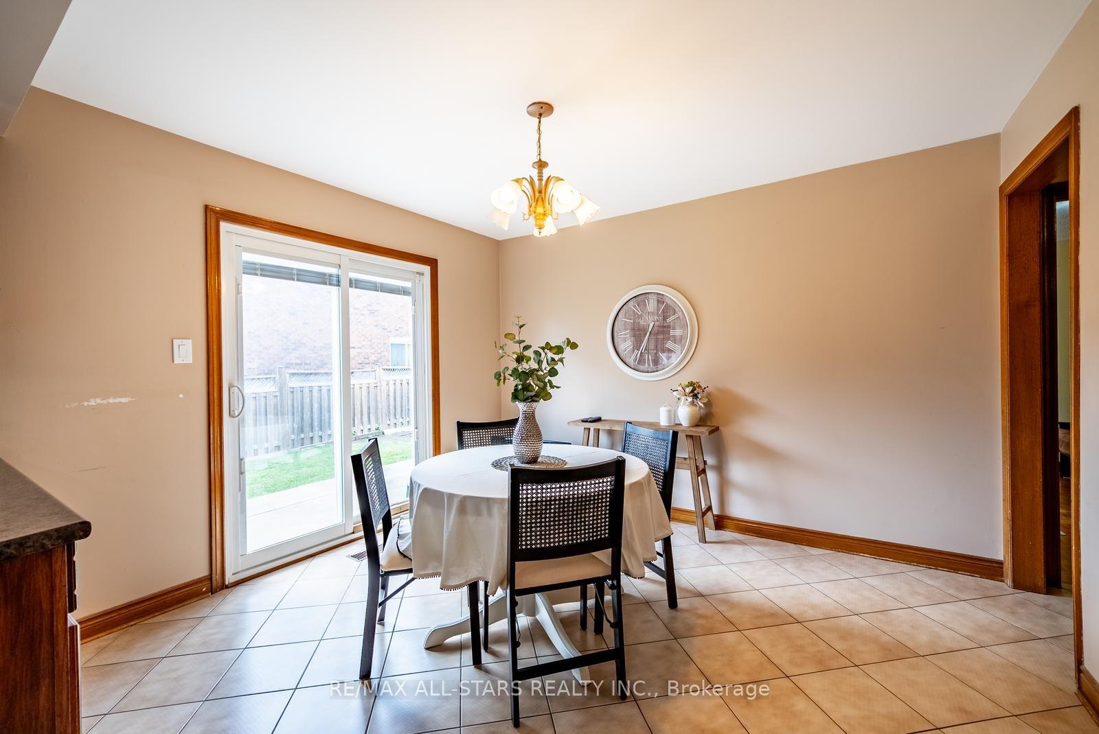 Photo 13 of 112 Jimston Drive, Markham, Milliken Mills East — HOMEH