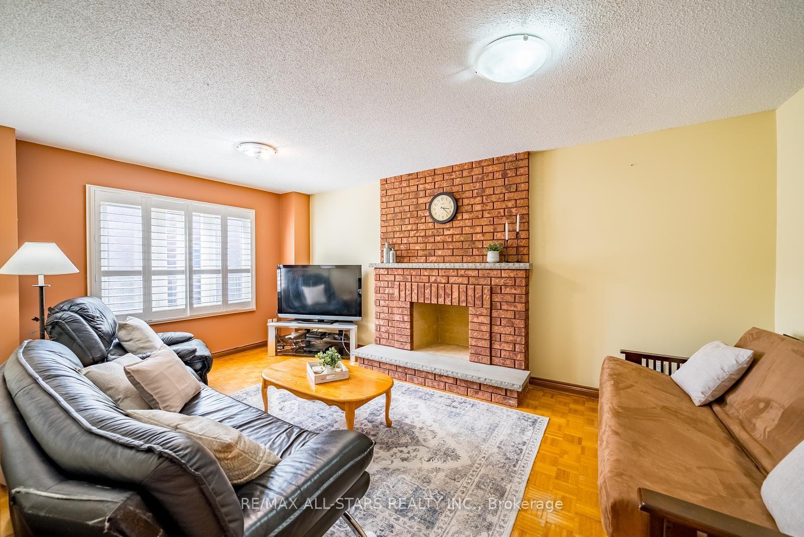 Photo 16 of 112 Jimston Drive, Markham, Milliken Mills East — HOMEH