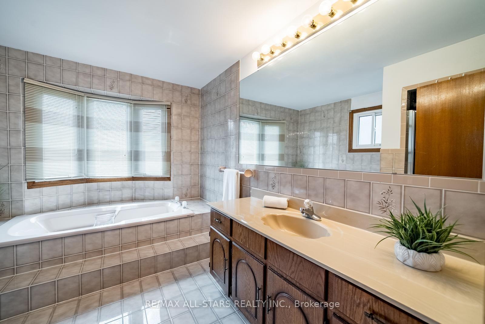 Photo 23 of 112 Jimston Drive, Markham, Milliken Mills East — HOMEH