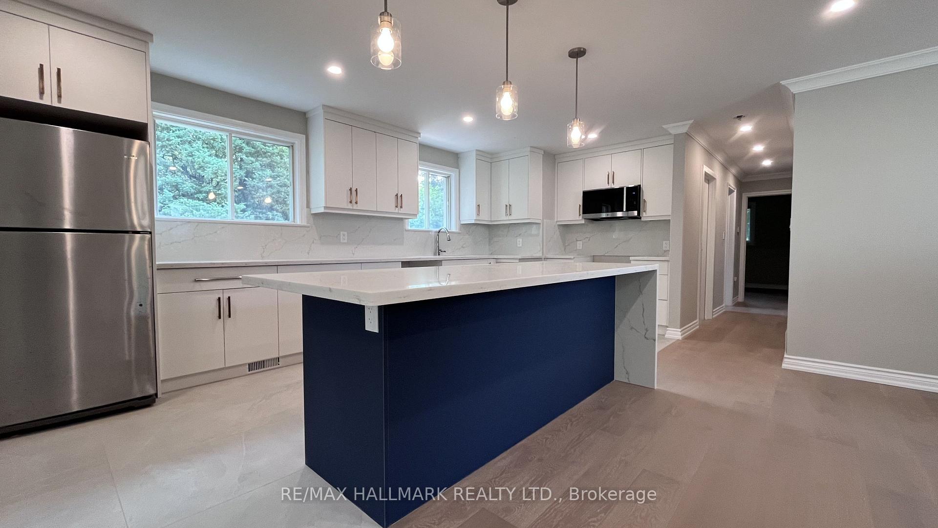 Photo 3 of 758 Botany Hill Crescent, Newmarket, Huron Heights-Leslie Valley — HOMEH