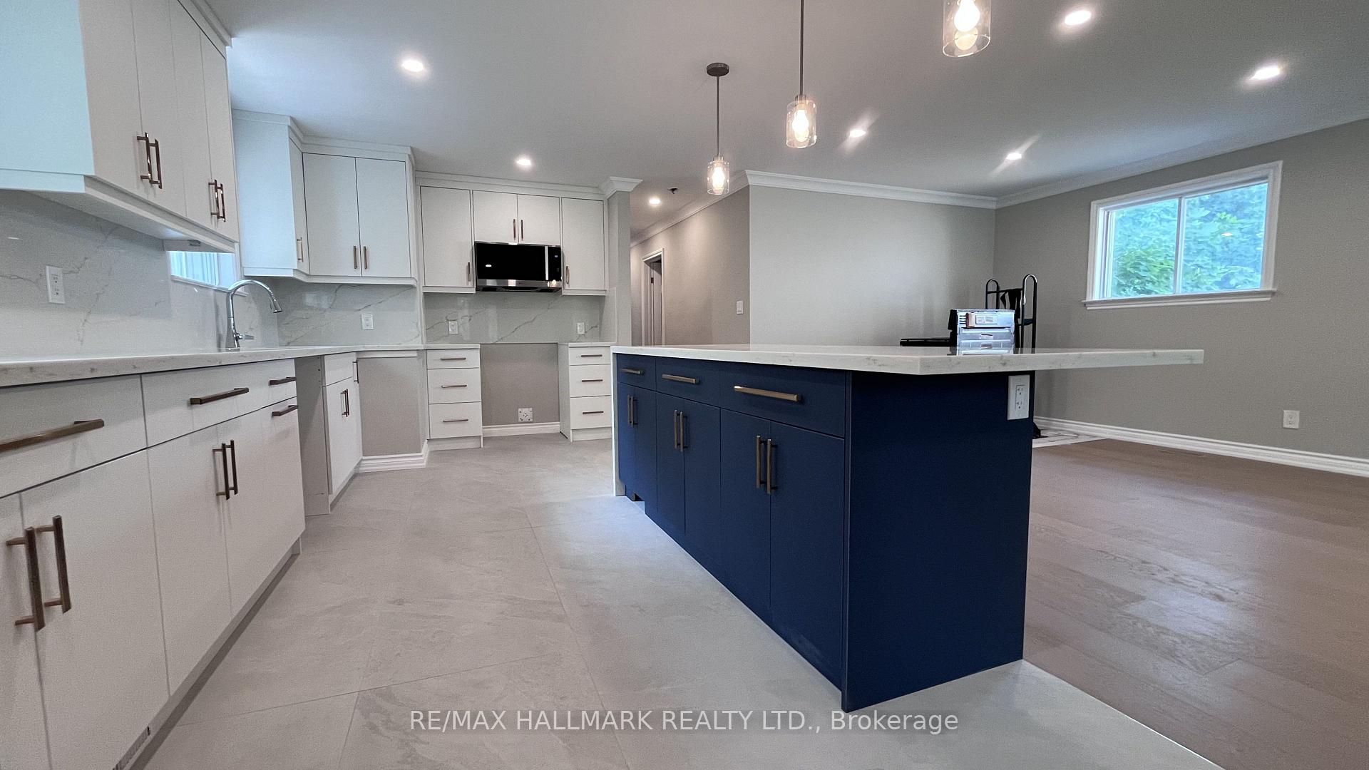 Photo 4 of 758 Botany Hill Crescent, Newmarket, Huron Heights-Leslie Valley — HOMEH