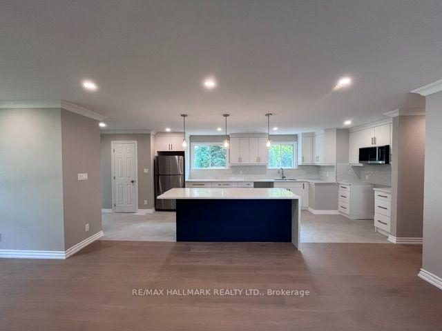 Photo 5 of 758 Botany Hill Crescent, Newmarket, Huron Heights-Leslie Valley — HOMEH