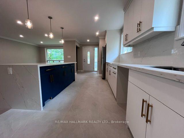 Photo 6 of 758 Botany Hill Crescent, Newmarket, Huron Heights-Leslie Valley — HOMEH