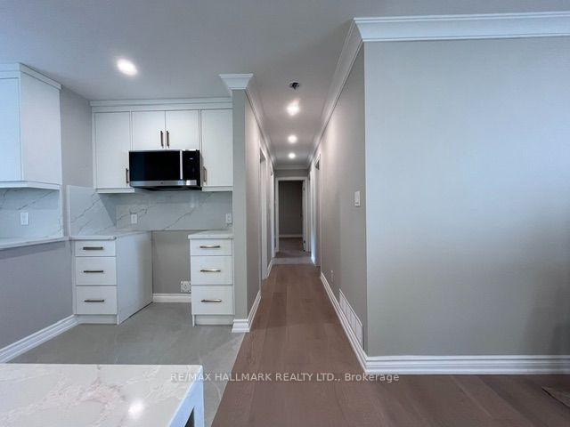 Photo 9 of 758 Botany Hill Crescent, Newmarket, Huron Heights-Leslie Valley — HOMEH