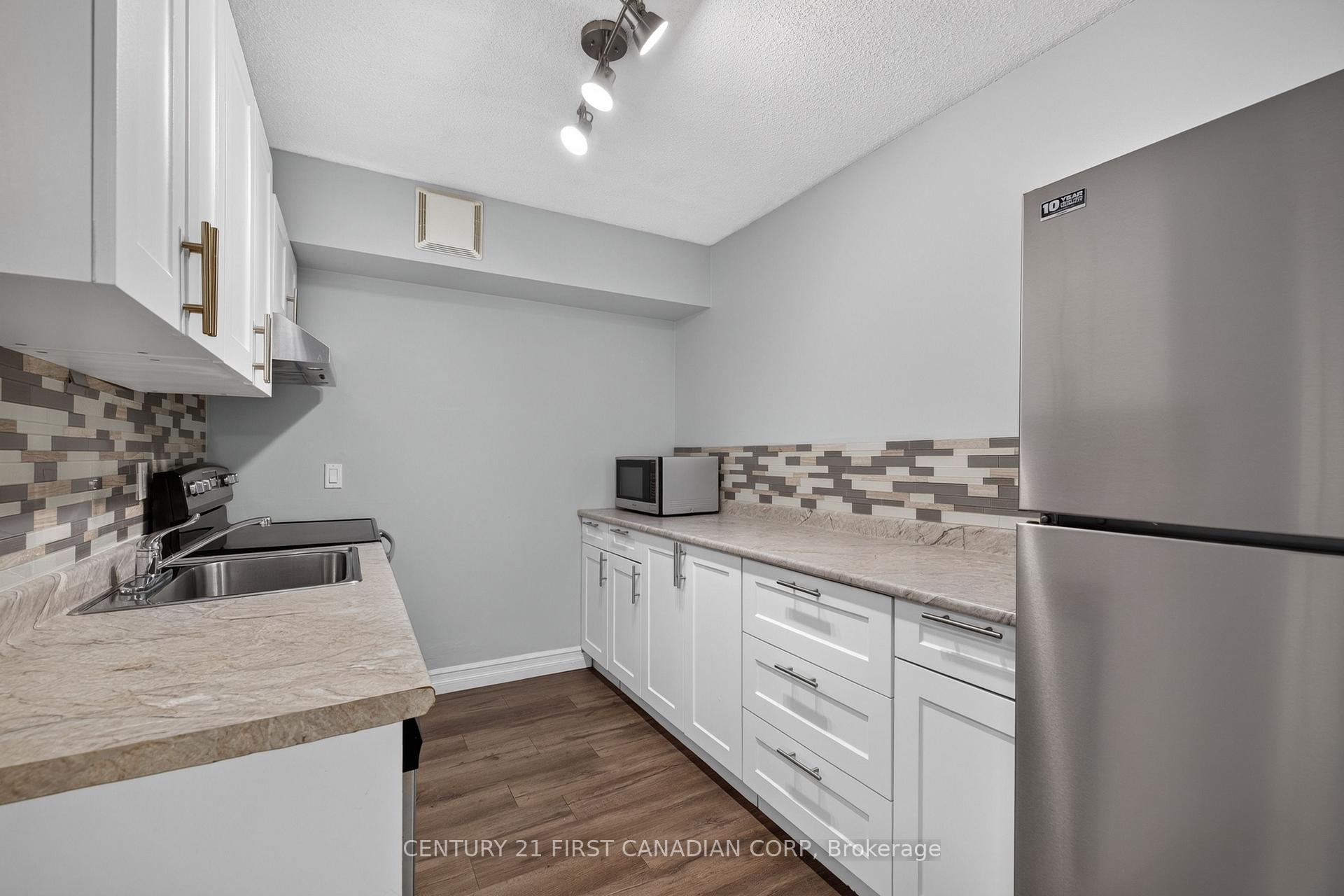 Photo 15 of Unit 222, 15 Jacksway Crescent, London, North G — HOMEH