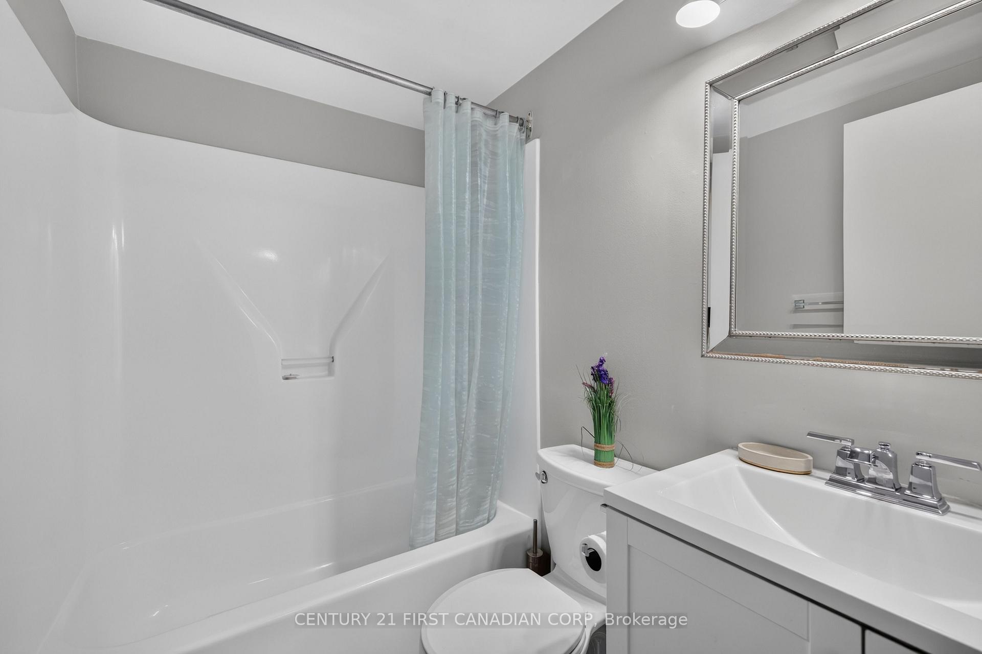 Photo 25 of Unit 222, 15 Jacksway Crescent, London, North G — HOMEH
