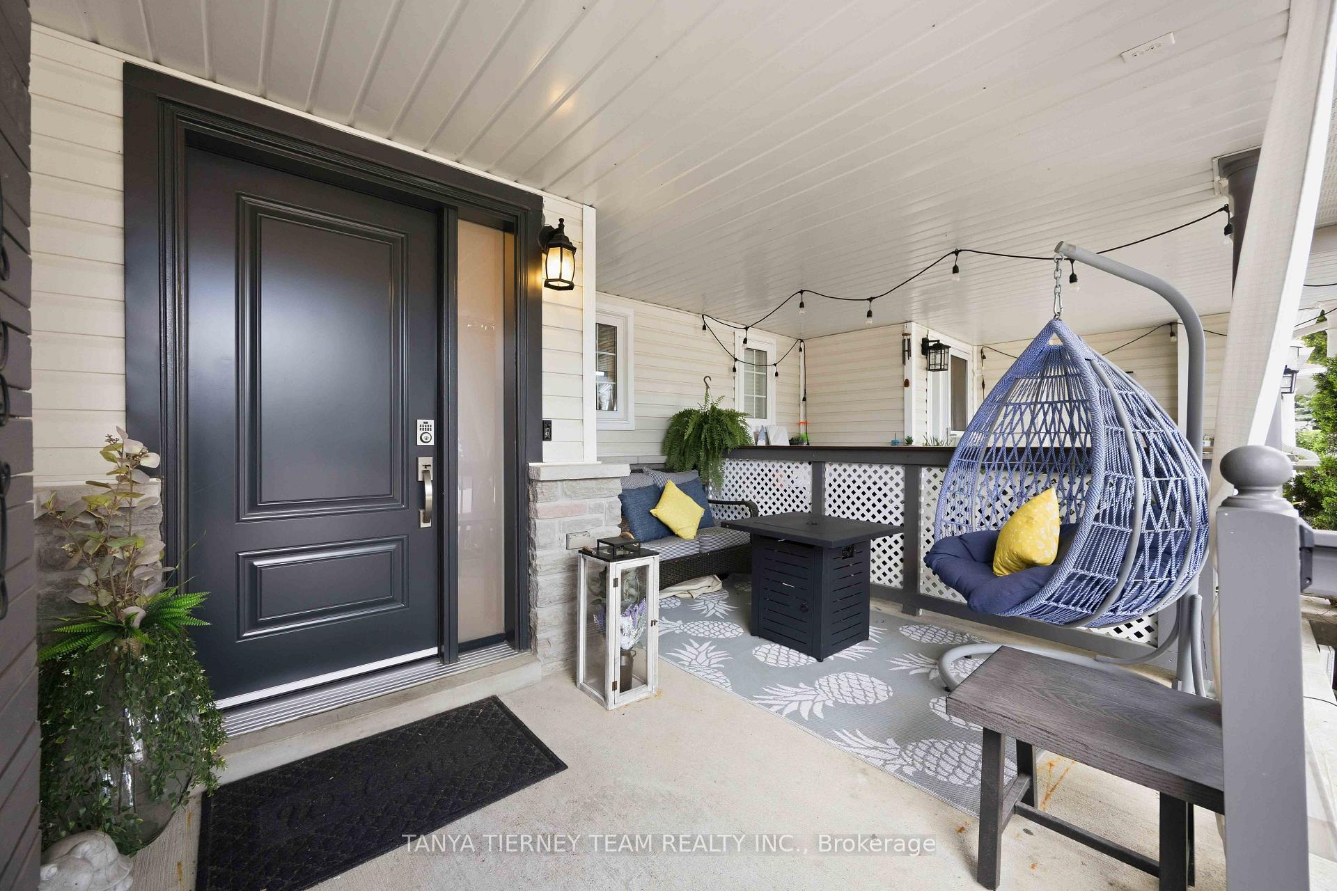 Photo 4 of 47 Corianne Avenue, Whitby, Brooklin — HOMEH