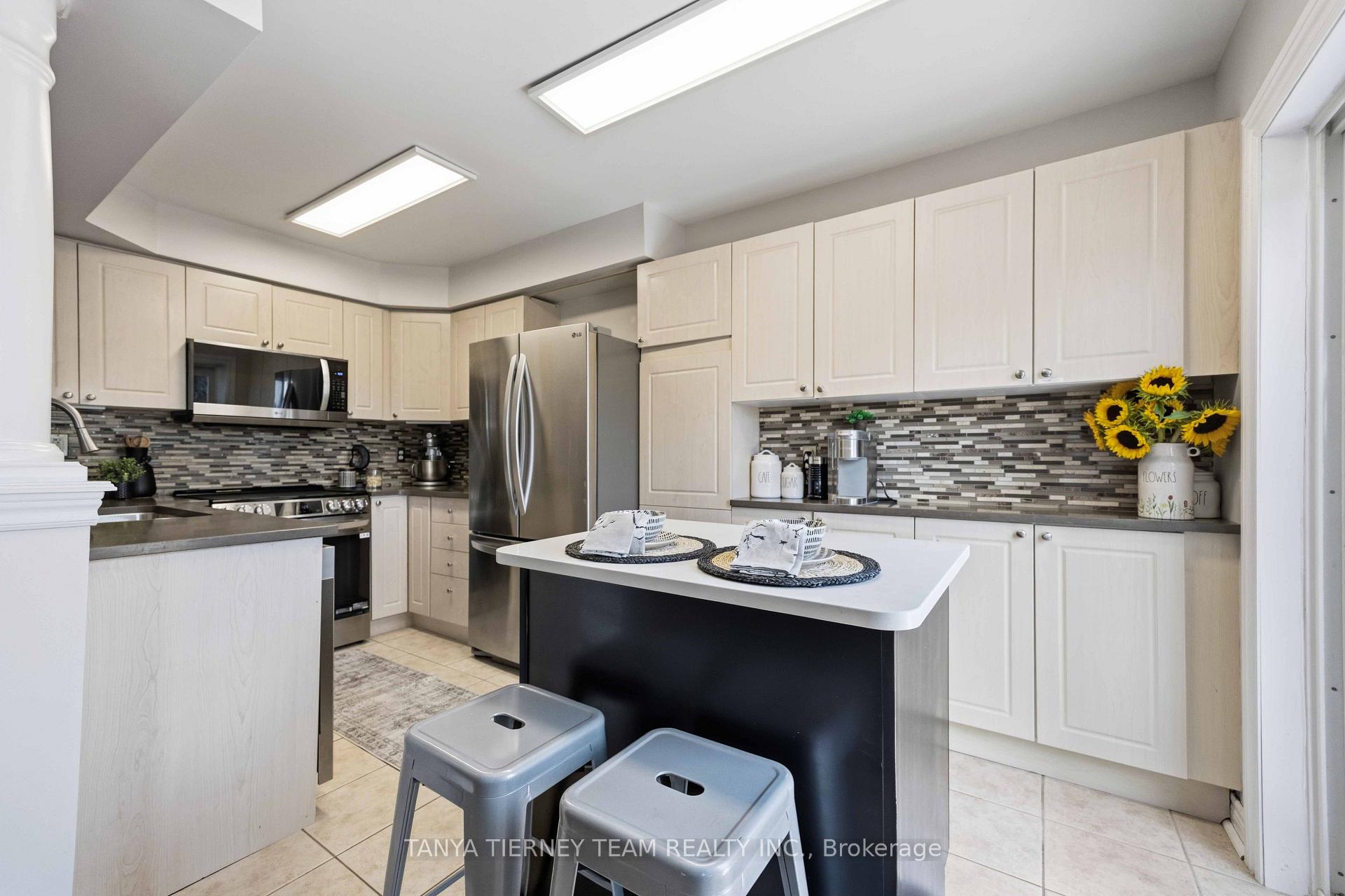 Photo 20 of 47 Corianne Avenue, Whitby, Brooklin — HOMEH