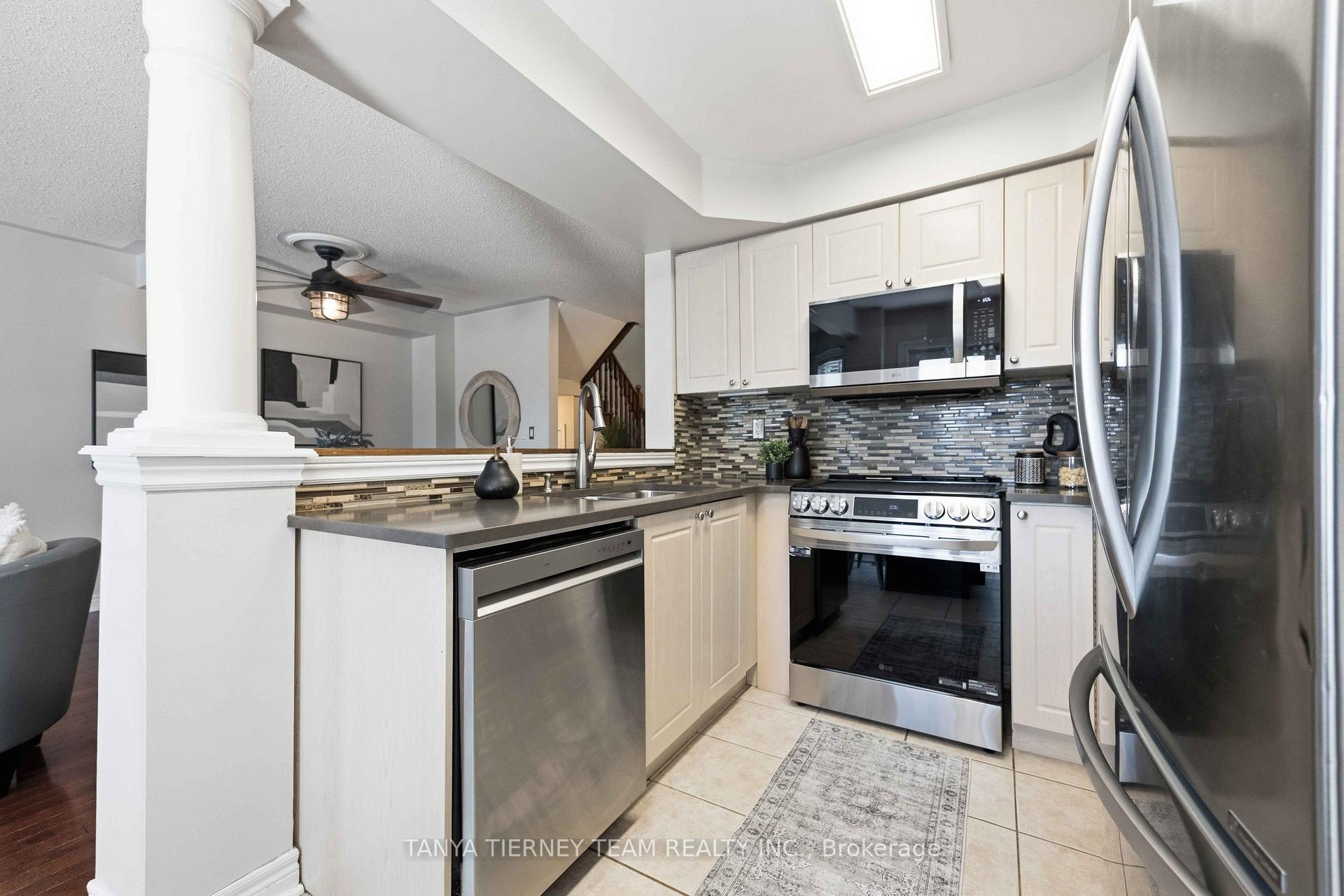 Photo 22 of 47 Corianne Avenue, Whitby, Brooklin — HOMEH