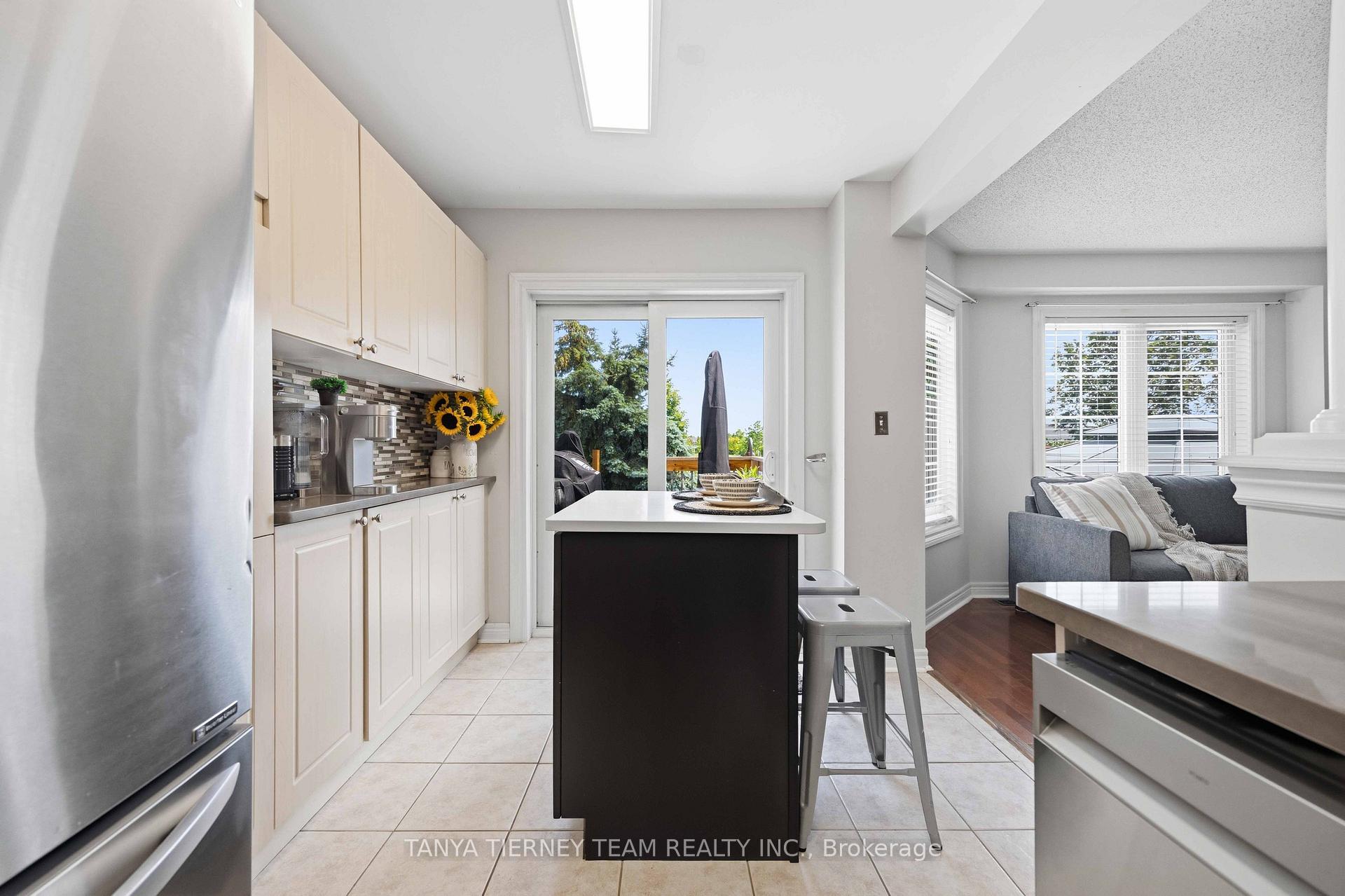 Photo 26 of 47 Corianne Avenue, Whitby, Brooklin — HOMEH