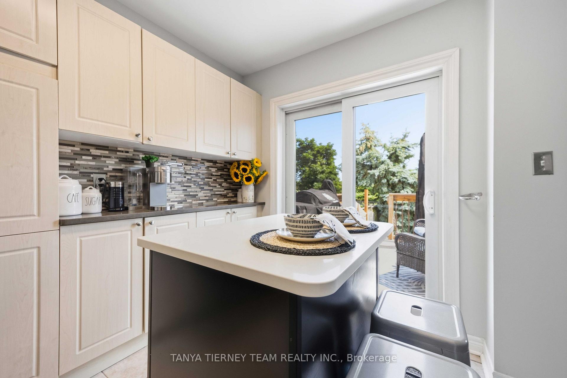 Photo 27 of 47 Corianne Avenue, Whitby, Brooklin — HOMEH