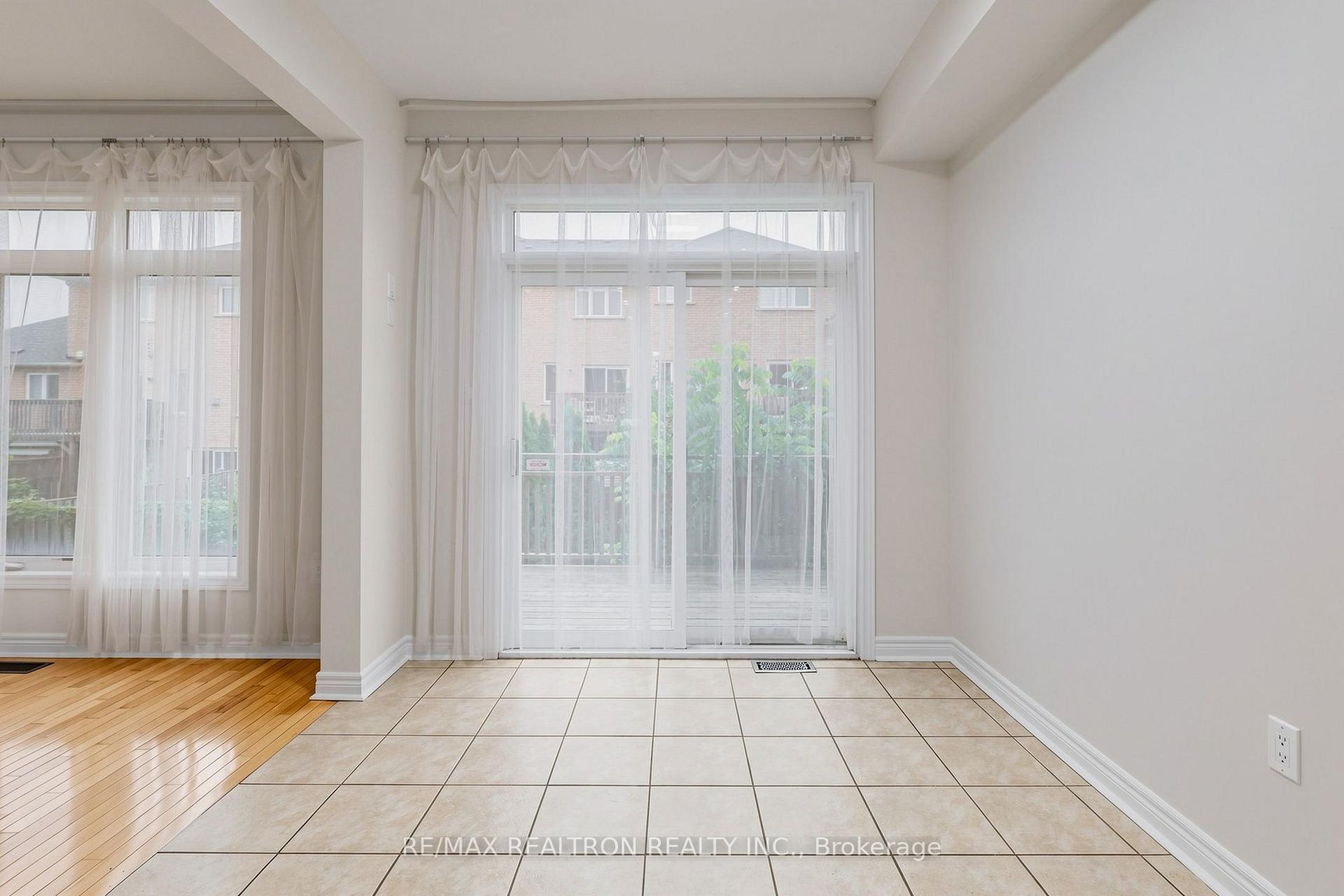 Photo 17 of 142 Mistywood Crescent W, Vaughan, Patterson — HOMEH