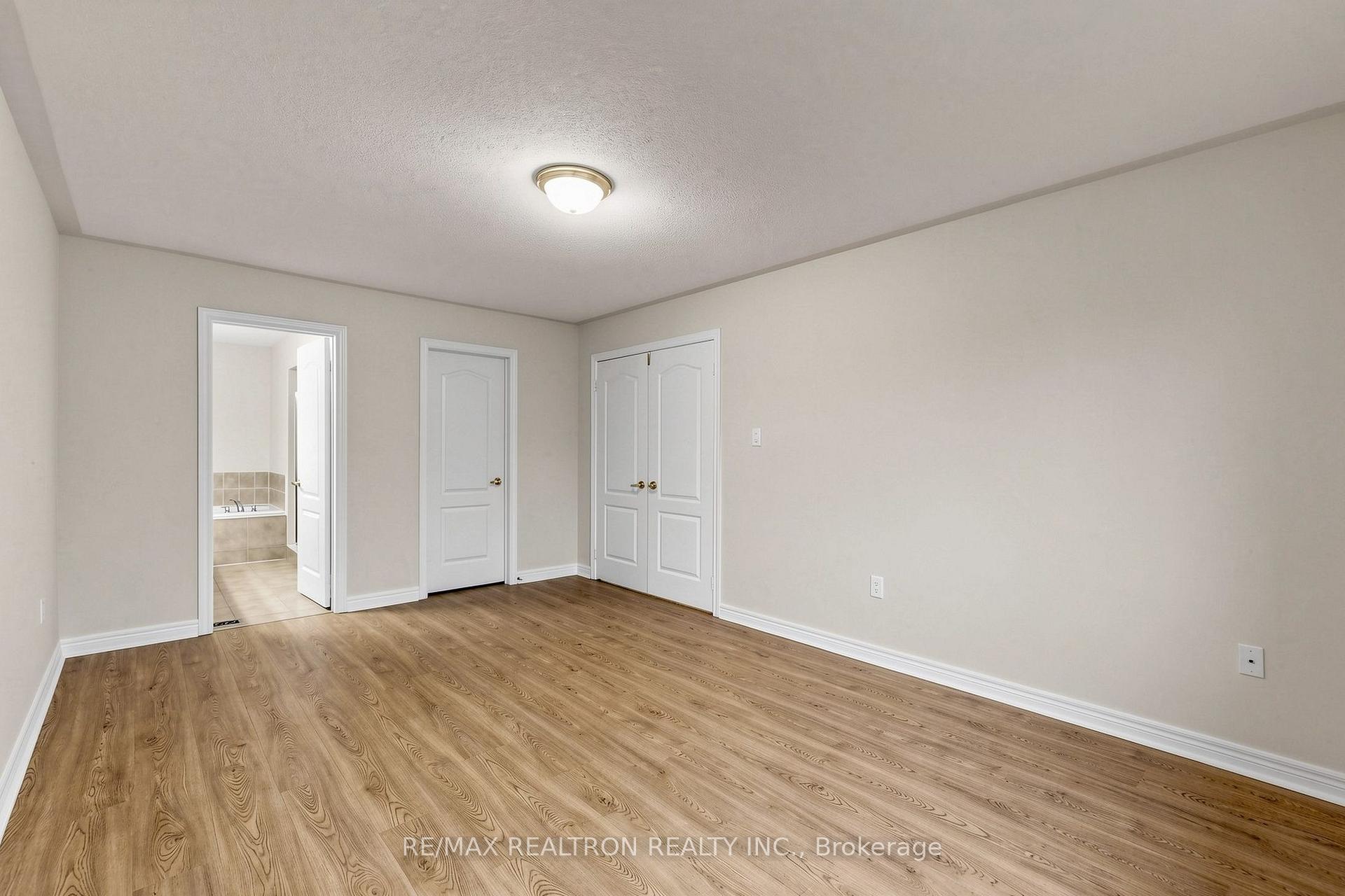 Photo 24 of 142 Mistywood Crescent W, Vaughan, Patterson — HOMEH