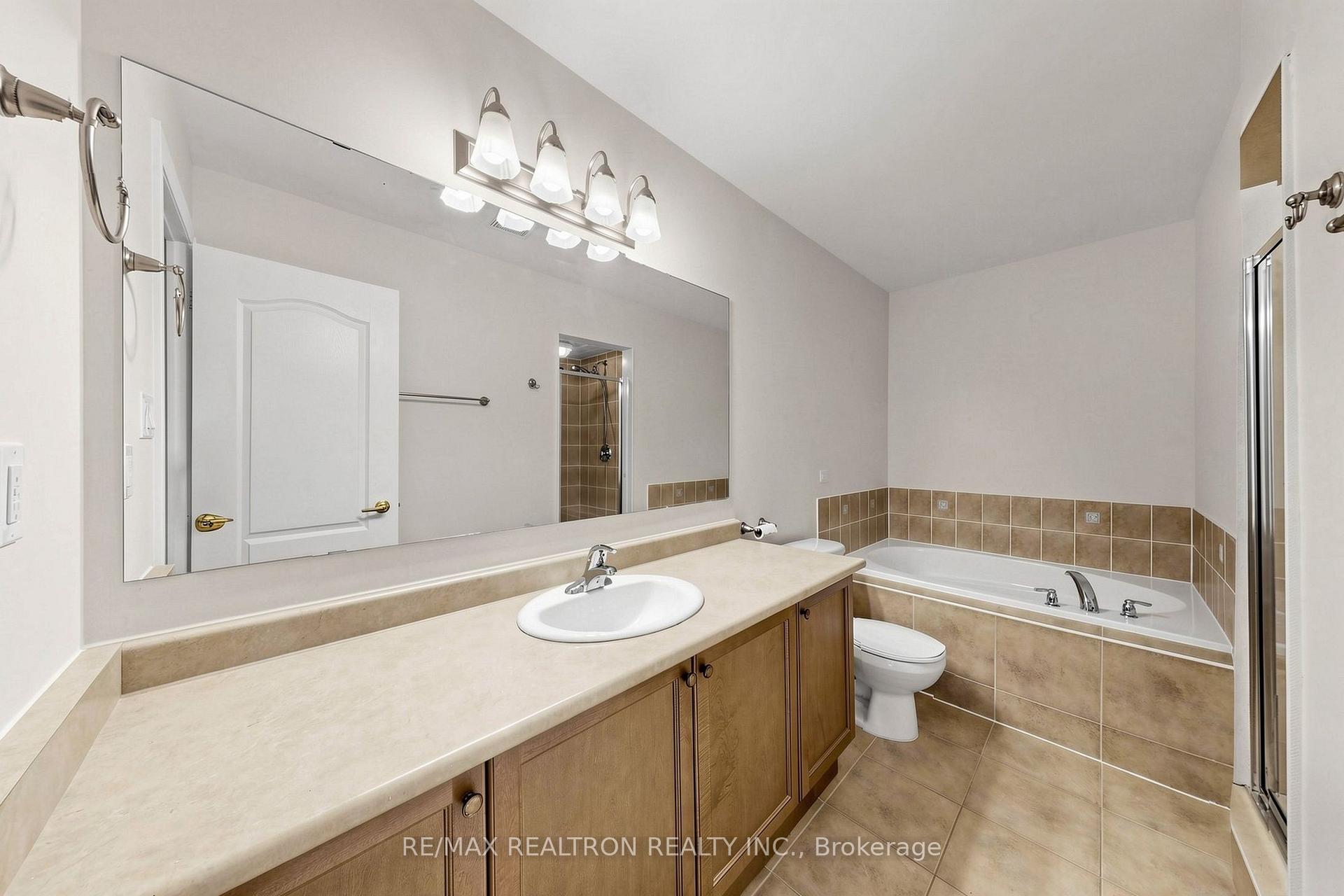 Photo 26 of 142 Mistywood Crescent W, Vaughan, Patterson — HOMEH